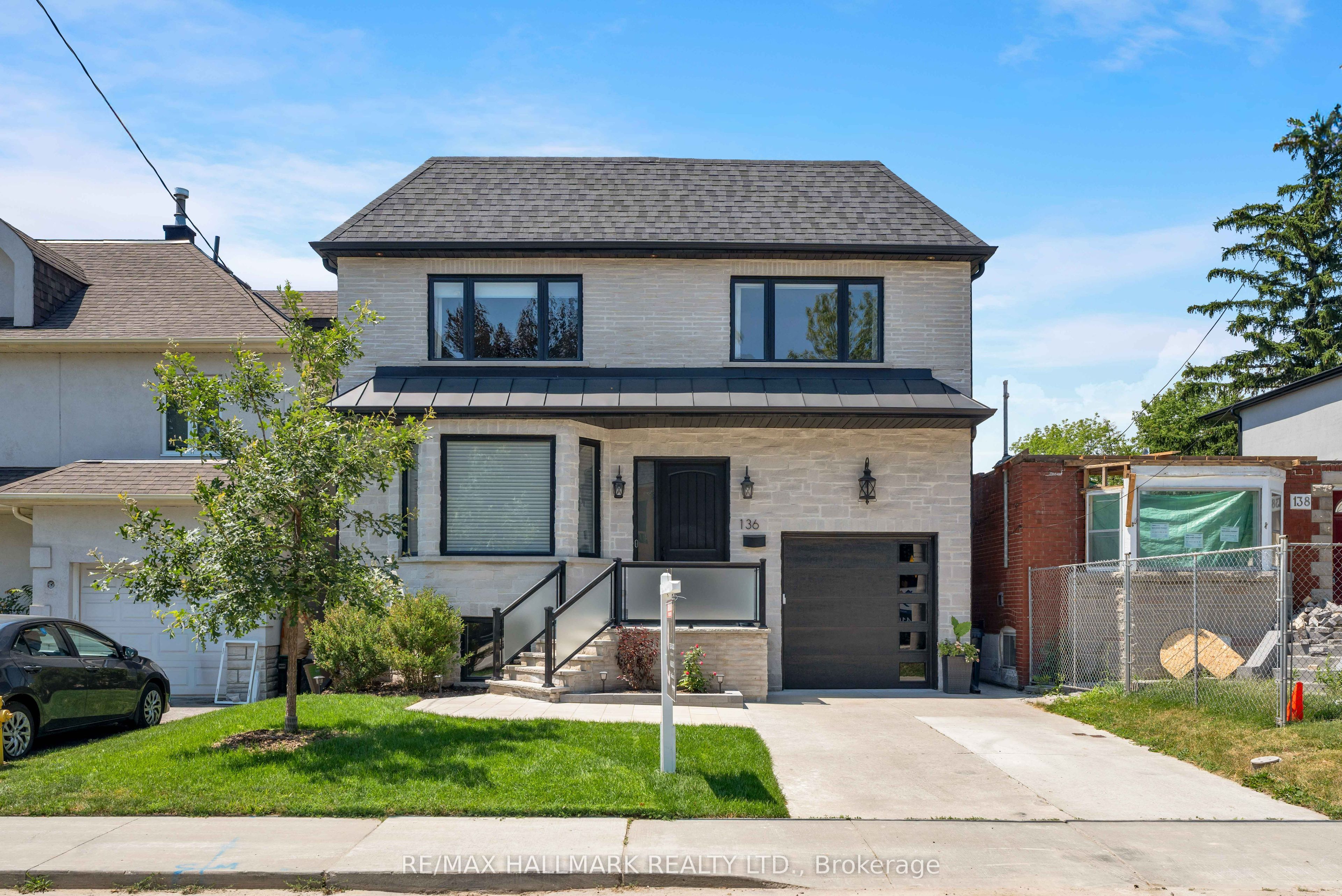 136 Glenwood Crescent, Toronto, ON M4B 1K2 photo 3