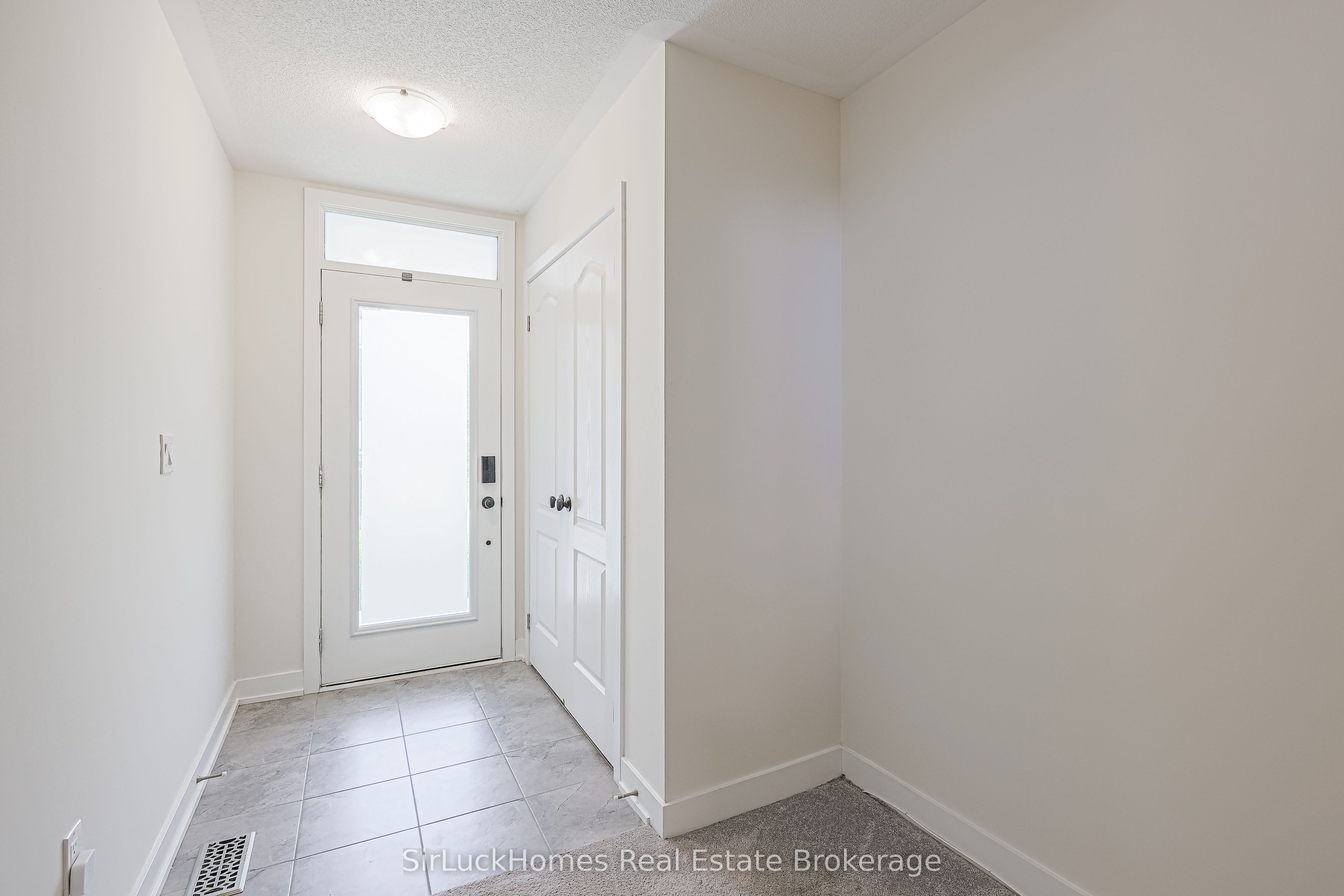906 Kicking Horse Path, Oshawa, ON L1J 0B4 photo 5
