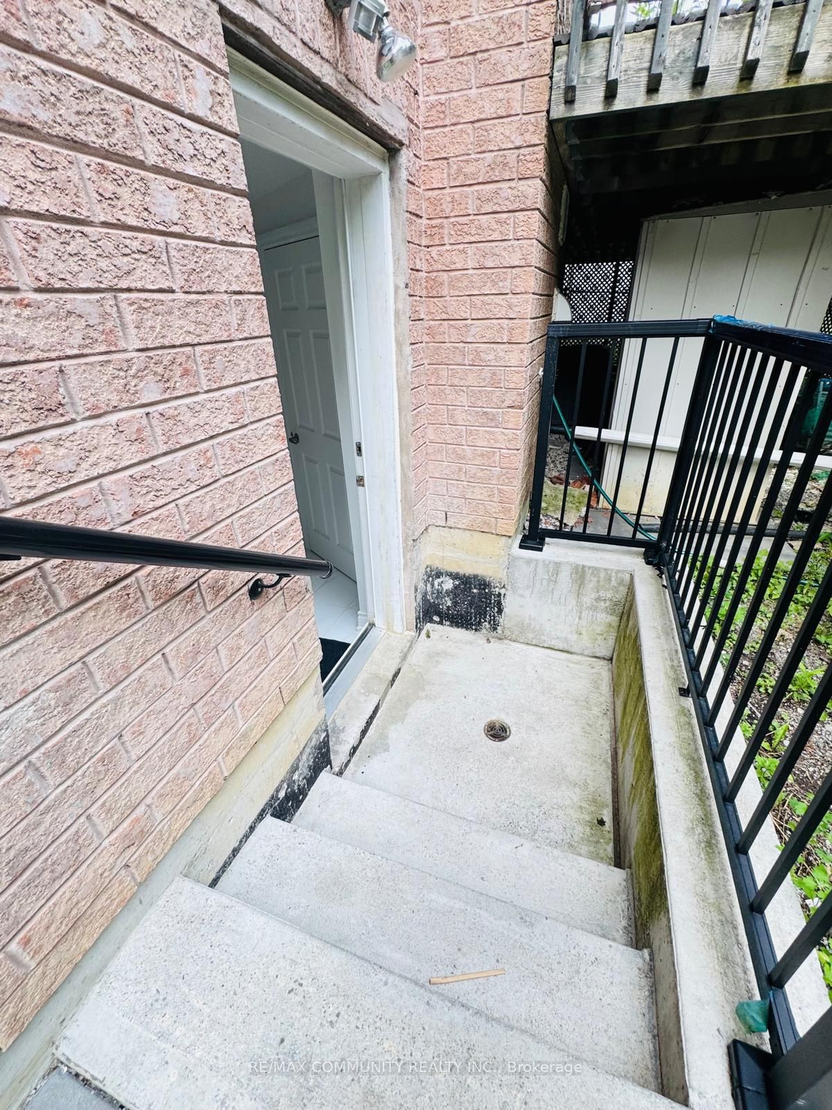 933 Red Deer Avenue, Oshawa, ON L1K 0C4 photo 4