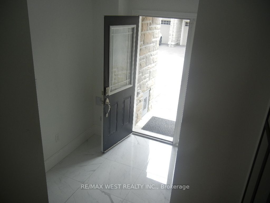 12 Waterstone Way, Whitby, ON L1N 0M3 photo 5