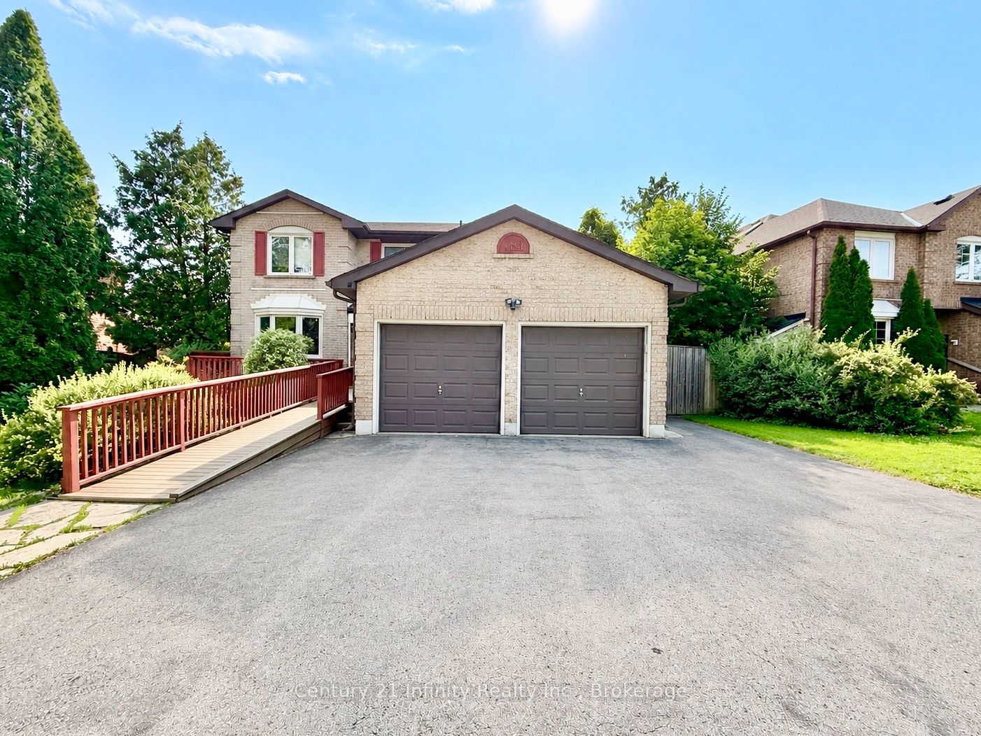 384 Leslie Street, Whitby, ON L1N 7H2 photo 2