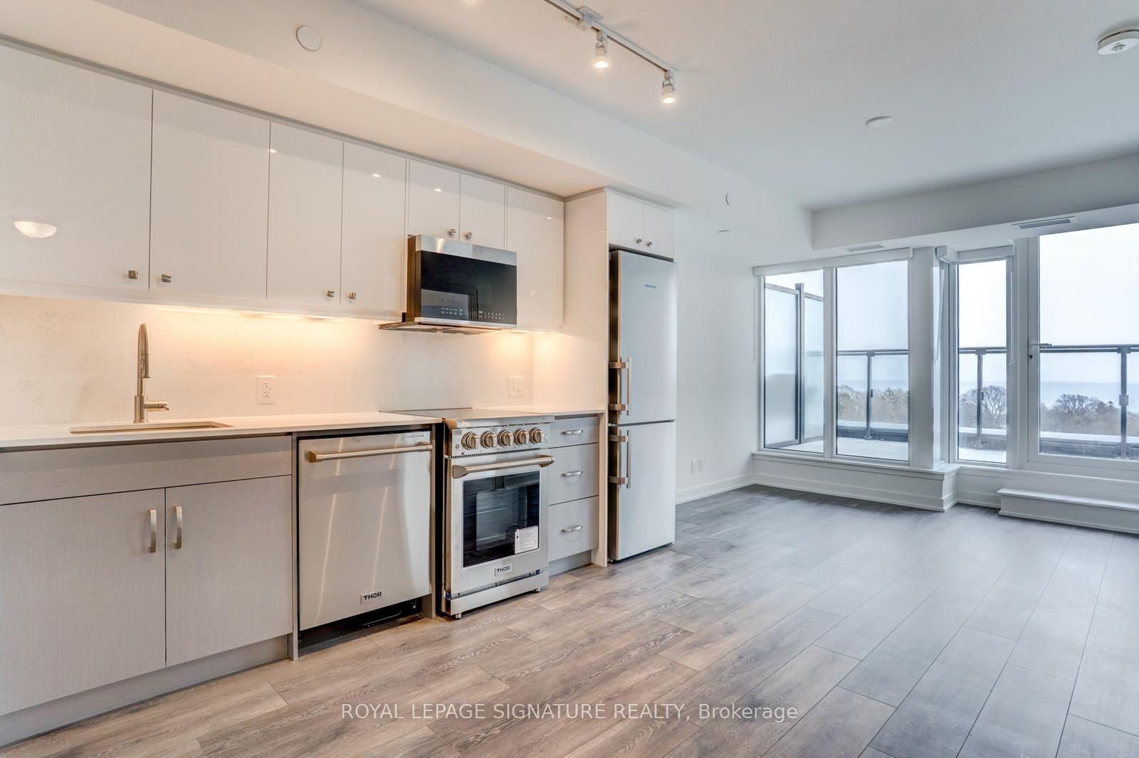 2 Manderley Drive 814, Toronto, ON M1N 0C7