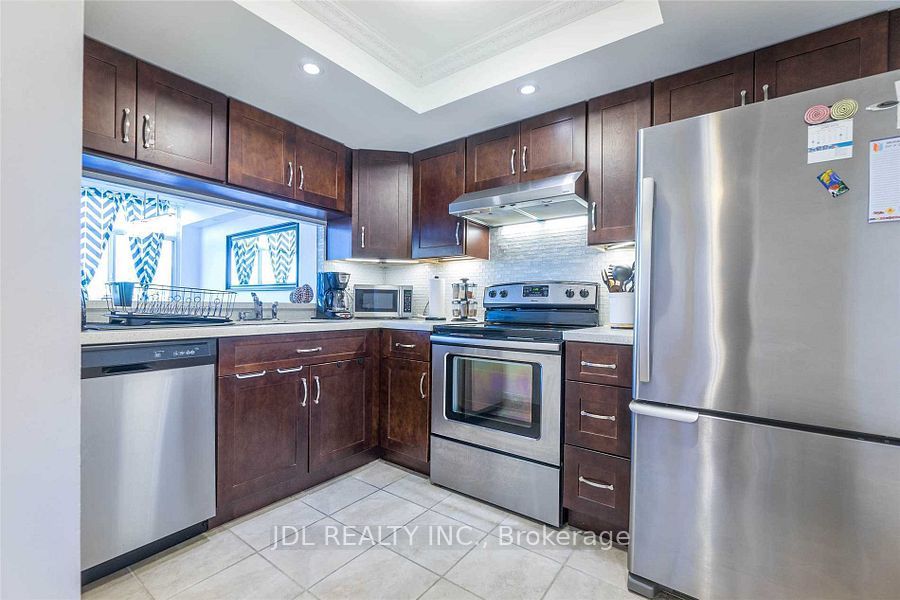 88 Alton Towers Circle 410, Toronto, ON M1V 5C5 photo 2