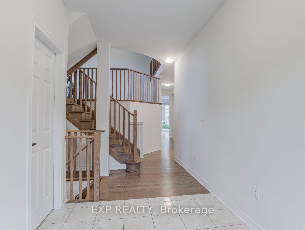 204 Miyako Court, Oshawa, ON L1H 7K4 photo 4
