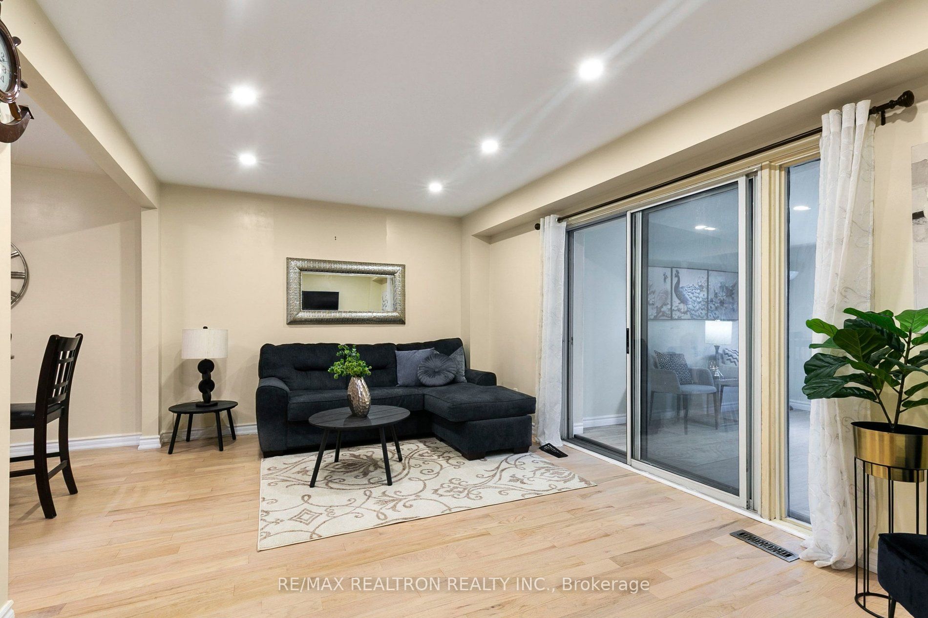 25 Whiteleas Avenue, Toronto, ON M1B 1W8 photo 2
