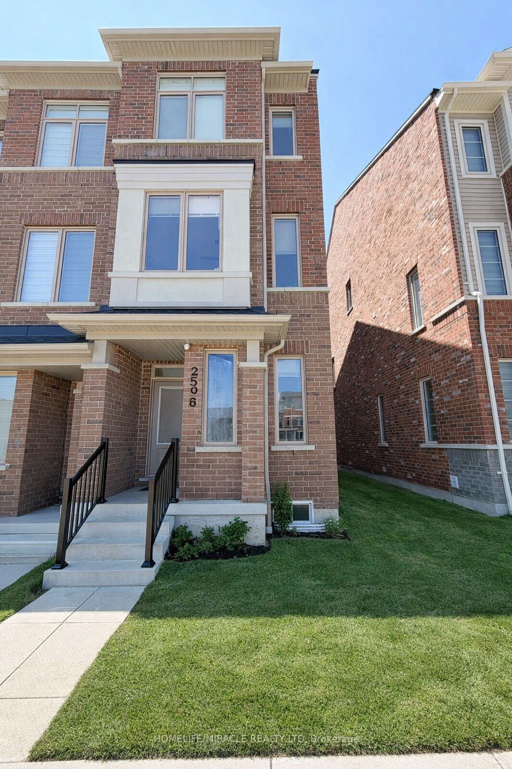 2856 Whites Road, Pickering, ON L1X 0R6 photo 2