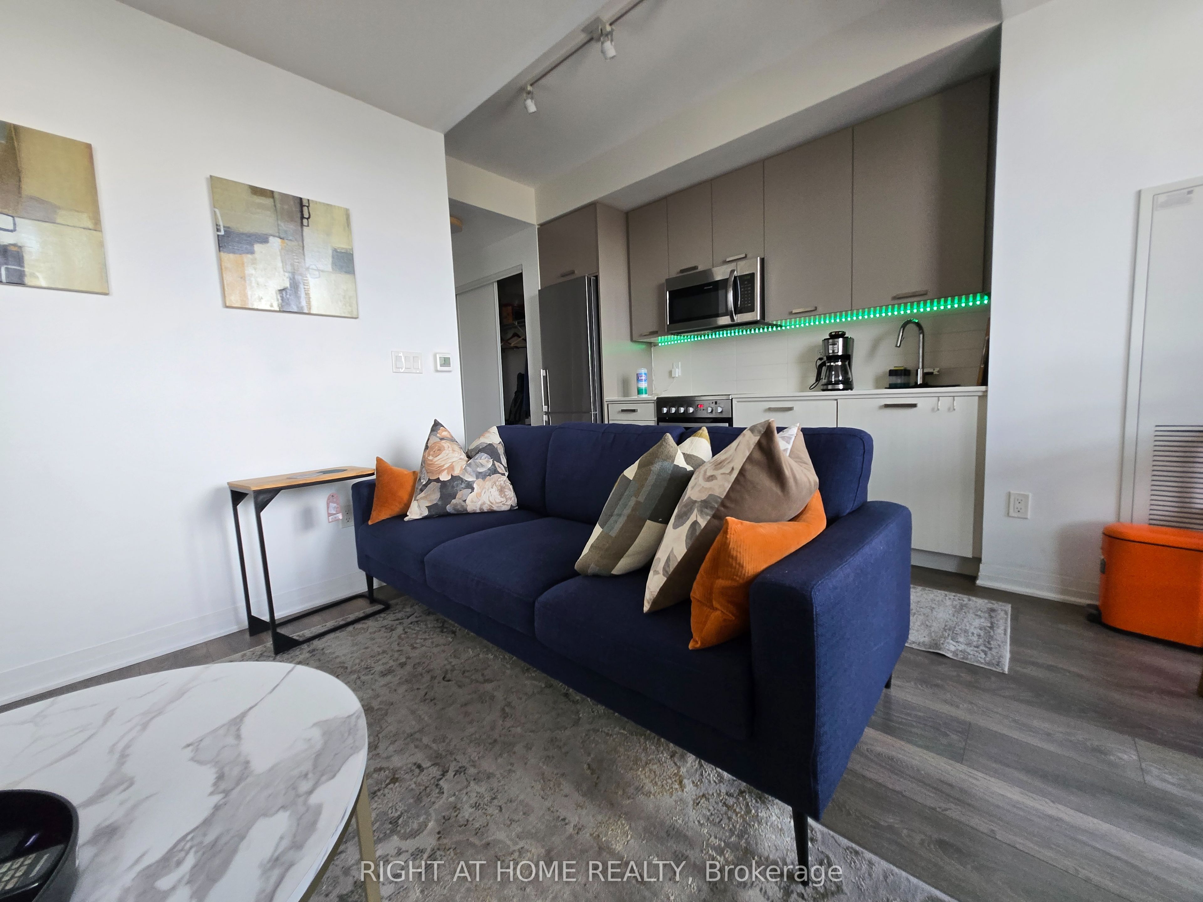 2301 Danforth Avenue 715, Toronto, ON M4C 0A7 photo 5