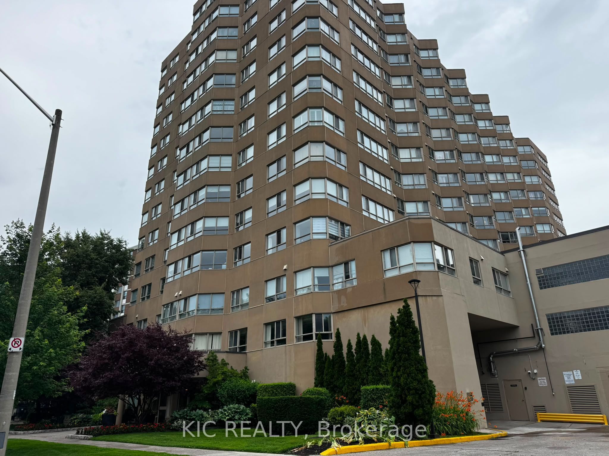 4 ParkVista N/A 402, Toronto, ON M4B 3M8
