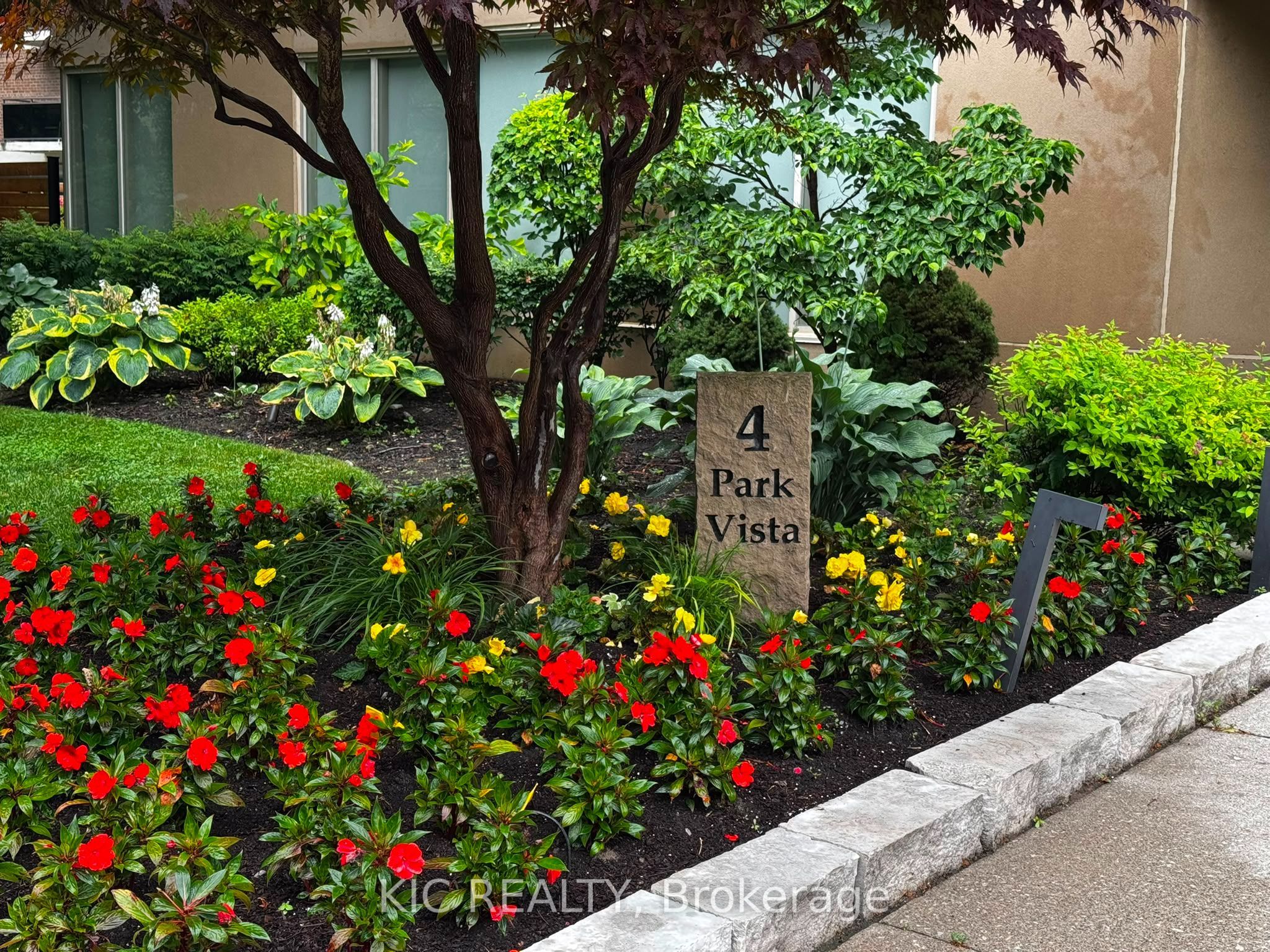 4 ParkVista N/A 402, Toronto, ON M4B 3M8 photo 2