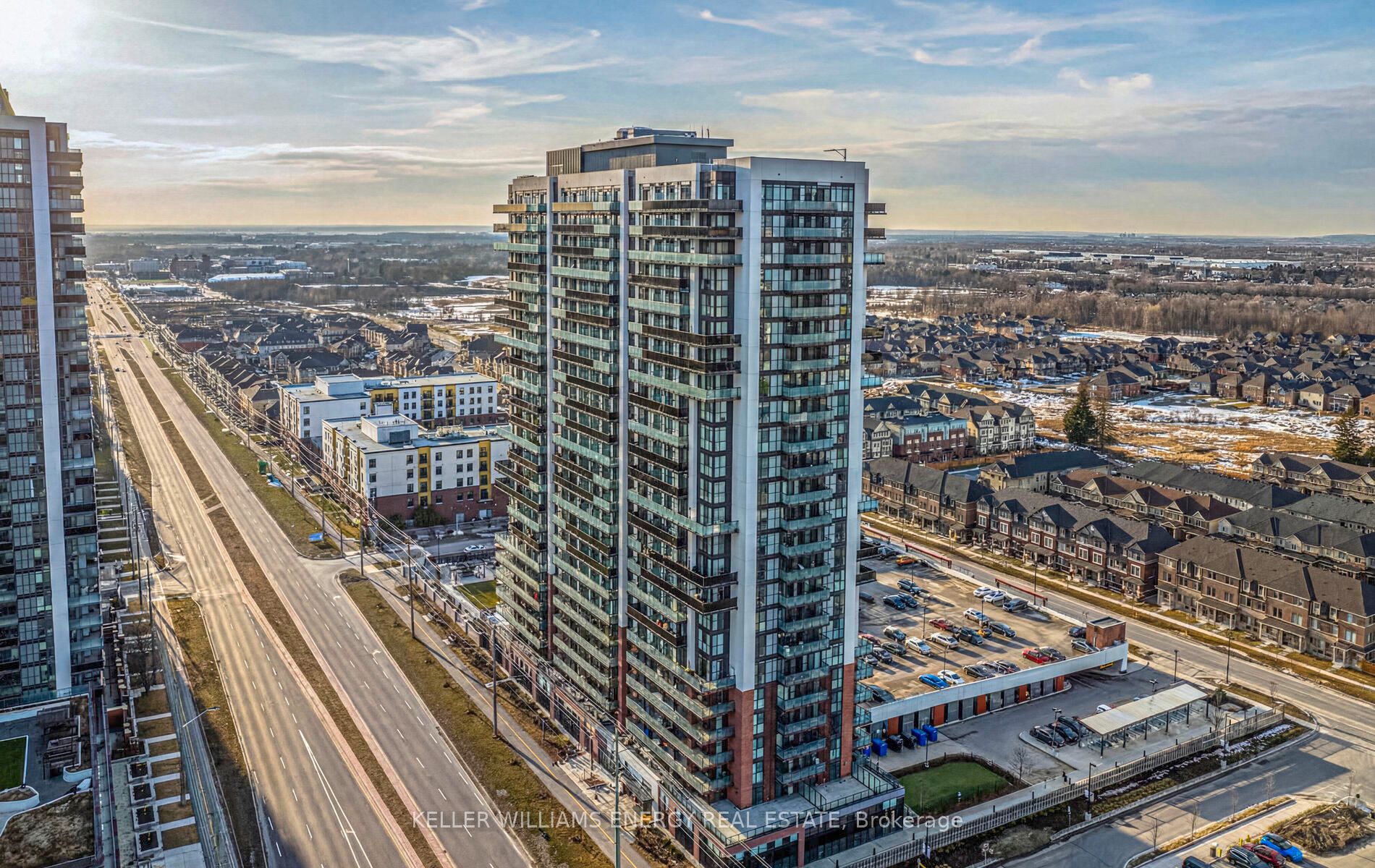2550 Simcoe Street N 405, Oshawa, ON L1L 0R5 photo 2