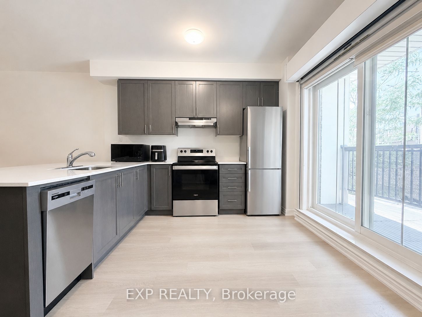 485 Beresford Path 2, Oshawa, ON L1H 0B2 photo 3
