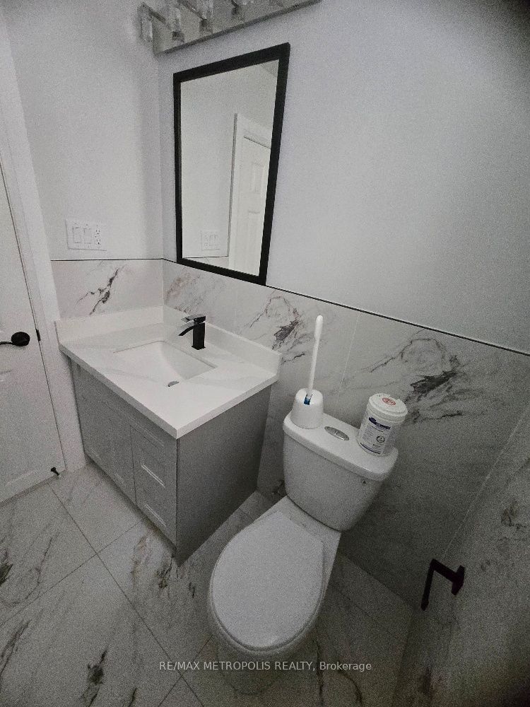 1136 Enchanted Crescent Basement, Pickering, ON L1X 0H1 photo 4