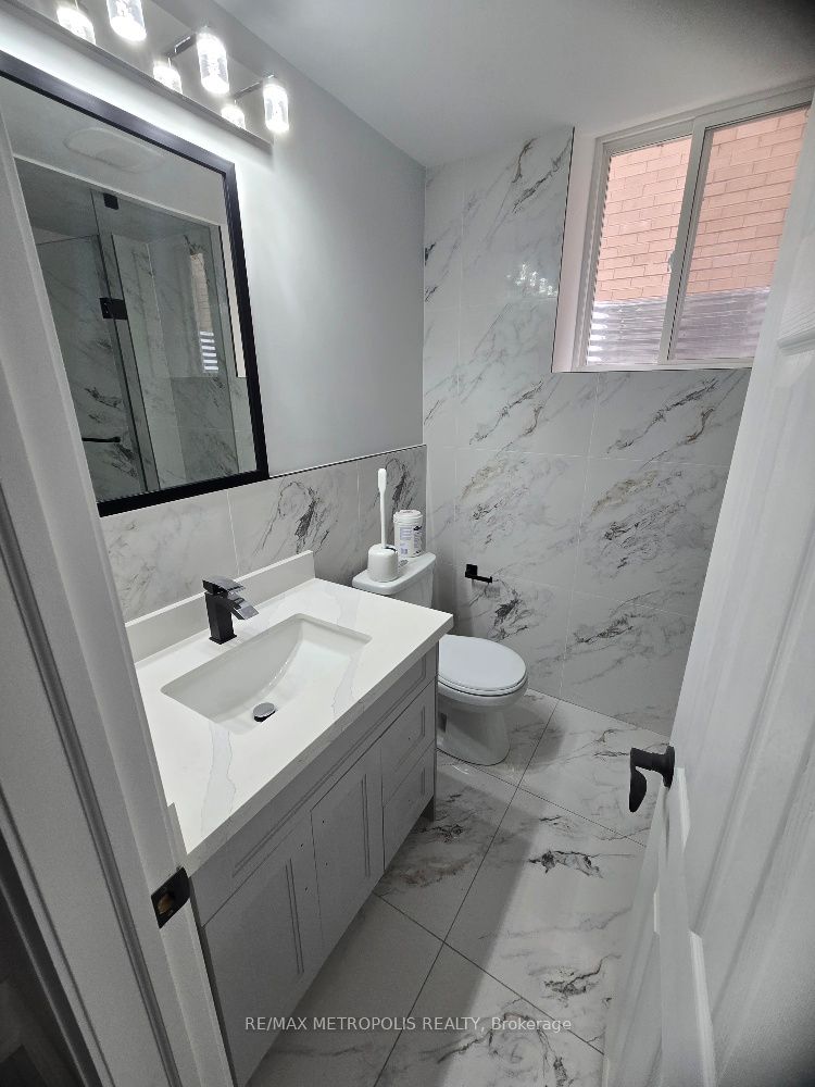 1136 Enchanted Crescent Basement, Pickering, ON L1X 0H1 photo 5