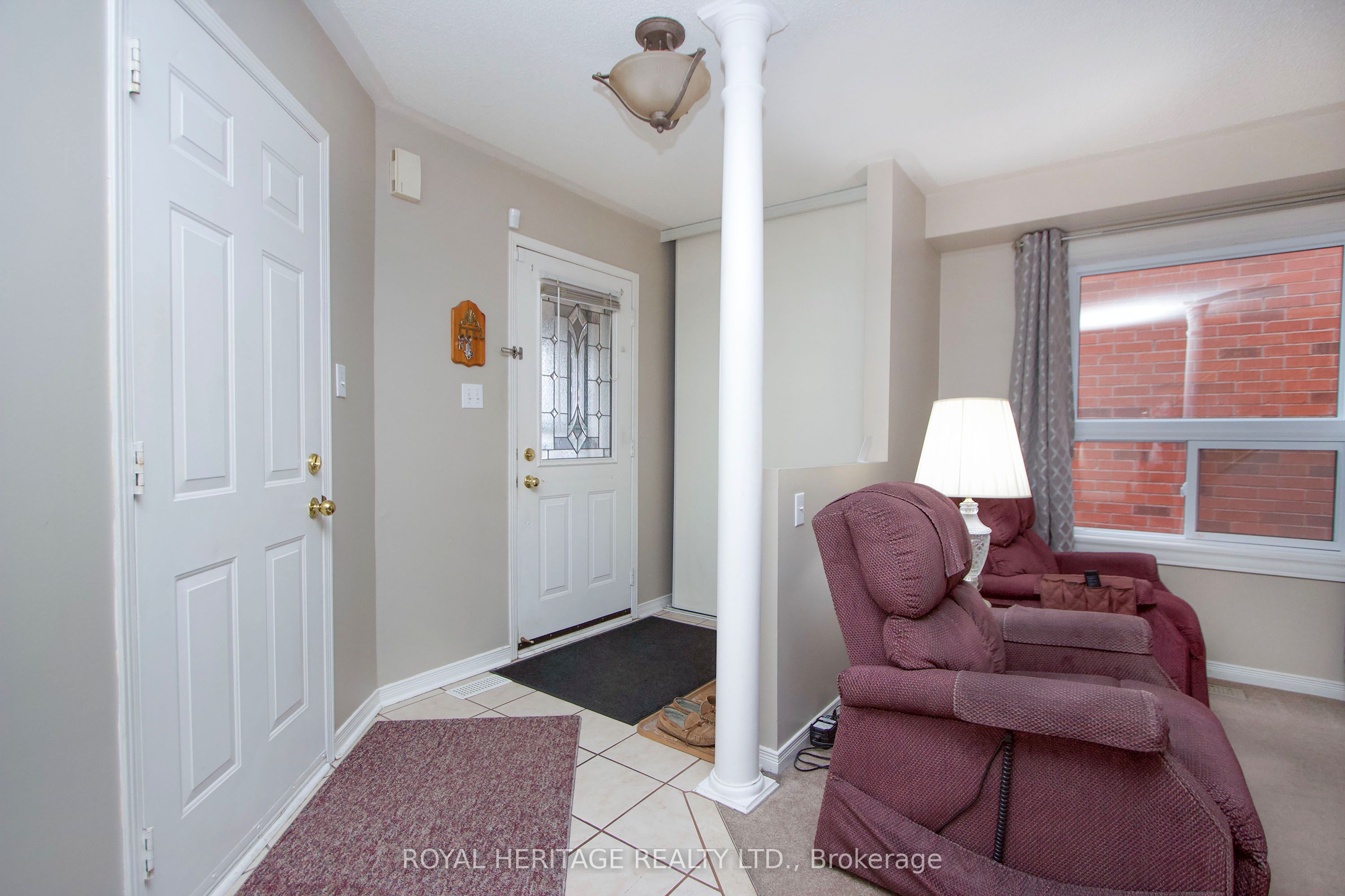 92 Booth Crescent, Ajax, ON L1Z 1H7 photo 3