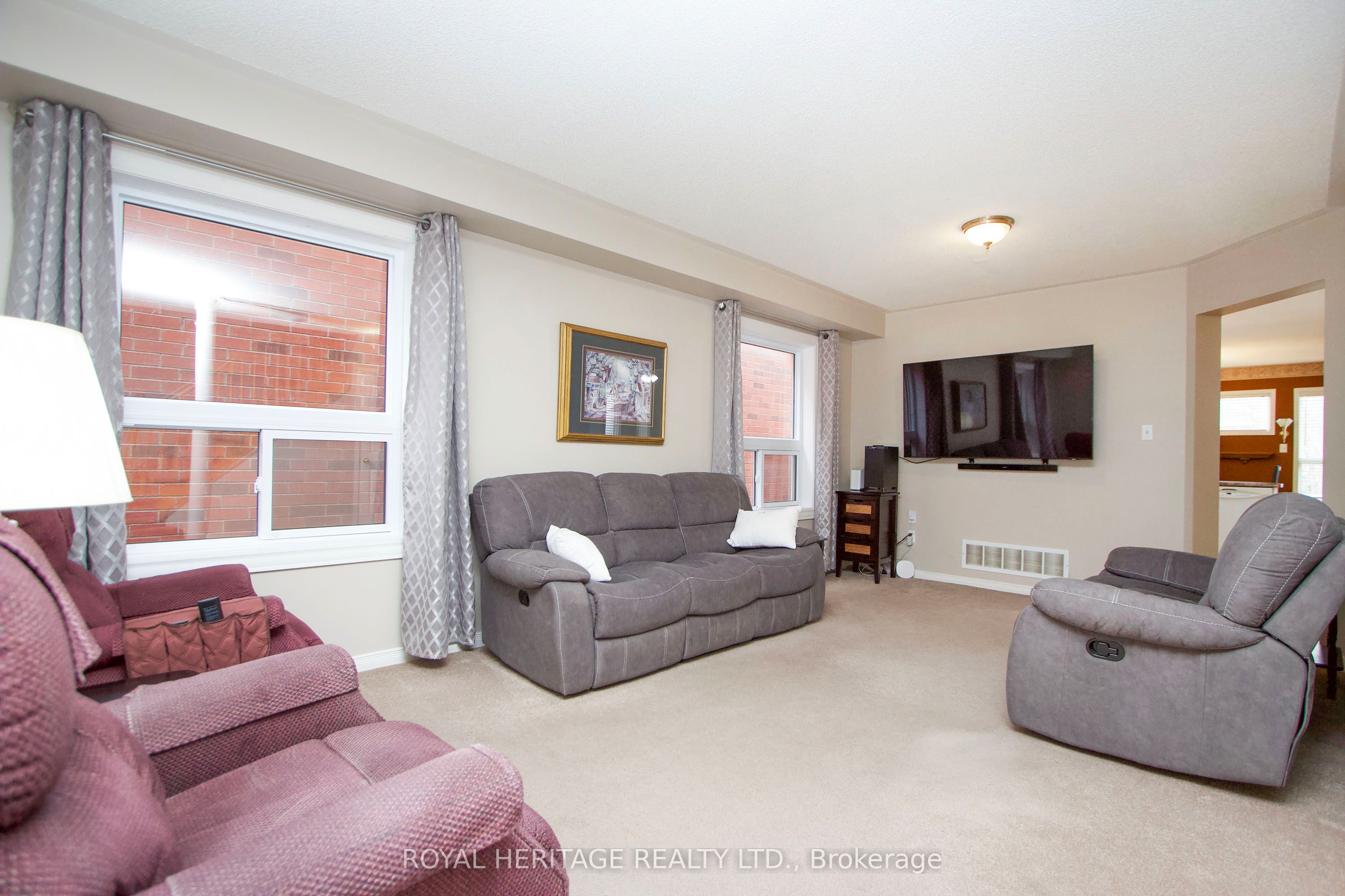 92 Booth Crescent, Ajax, ON L1Z 1H7 photo 4
