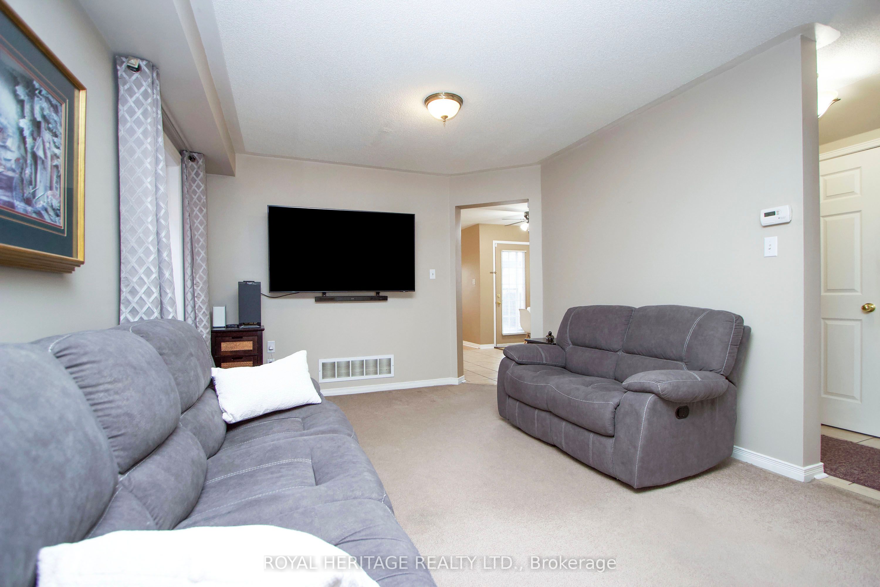 92 Booth Crescent, Ajax, ON L1Z 1H7 photo 5