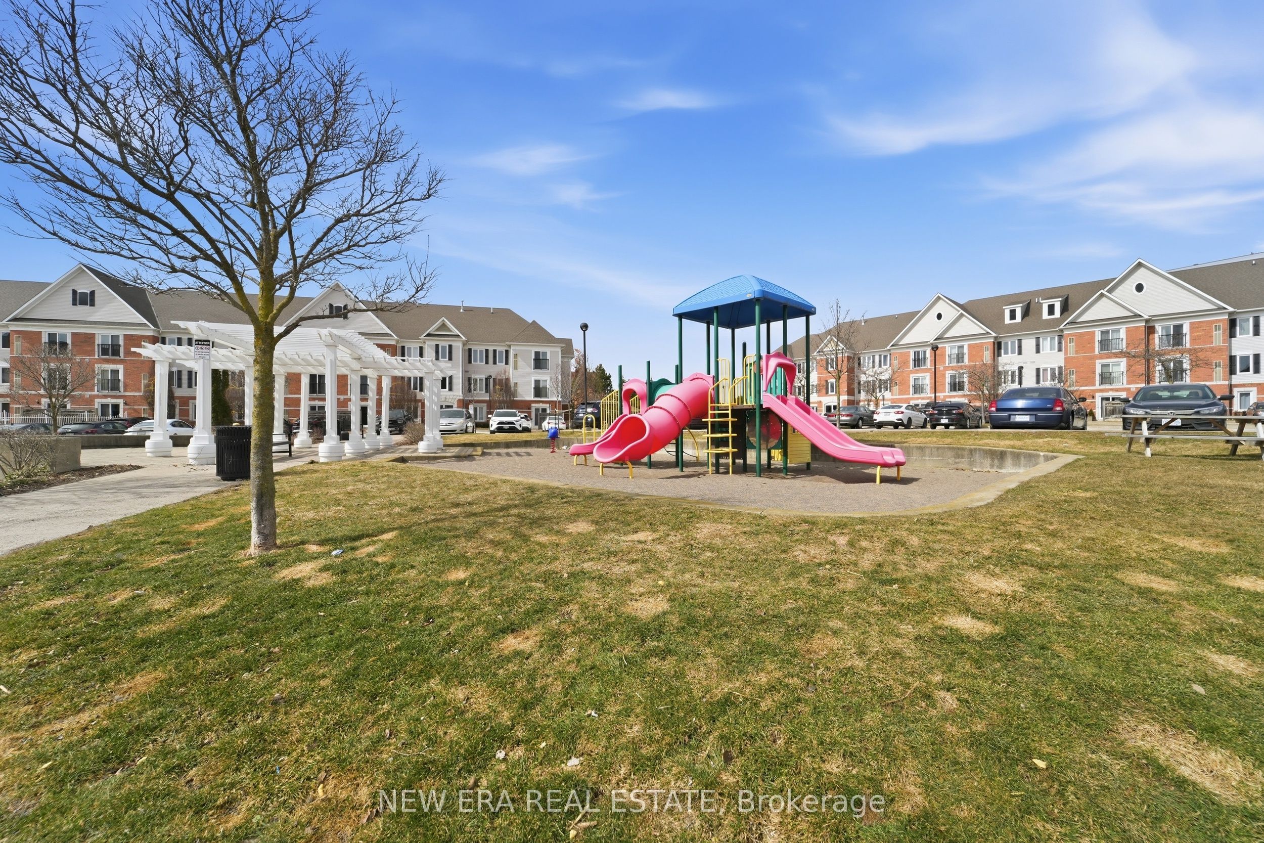 106 Aspen Springs Drive 109, Clarington, ON L1C 5N3 photo 2