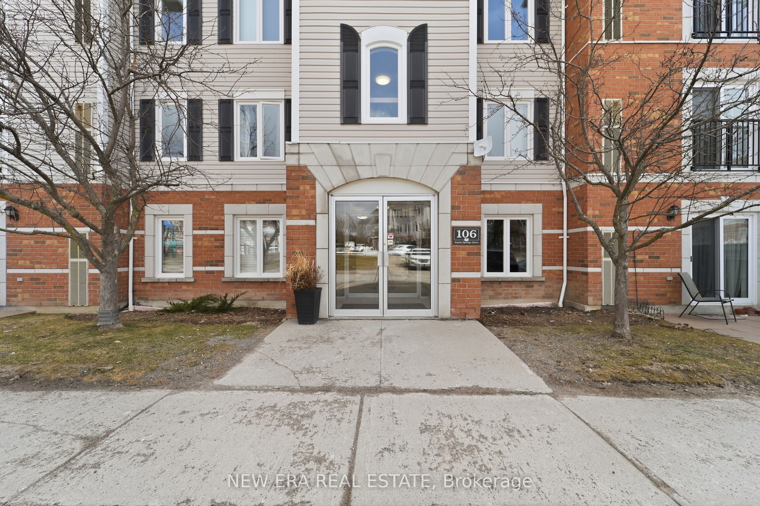 106 Aspen Springs Drive 109, Clarington, ON L1C 5N3 photo 3
