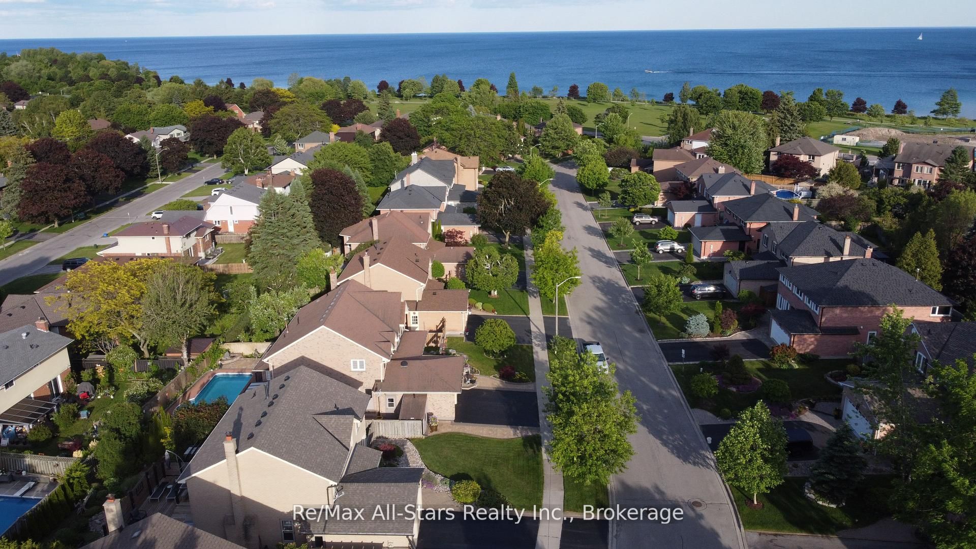 20 Love Crescent, Ajax, ON L1S 4T1 photo 3