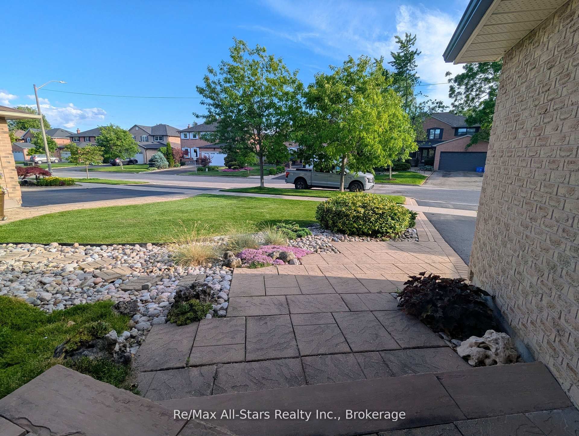 20 Love Crescent, Ajax, ON L1S 4T1 photo 5
