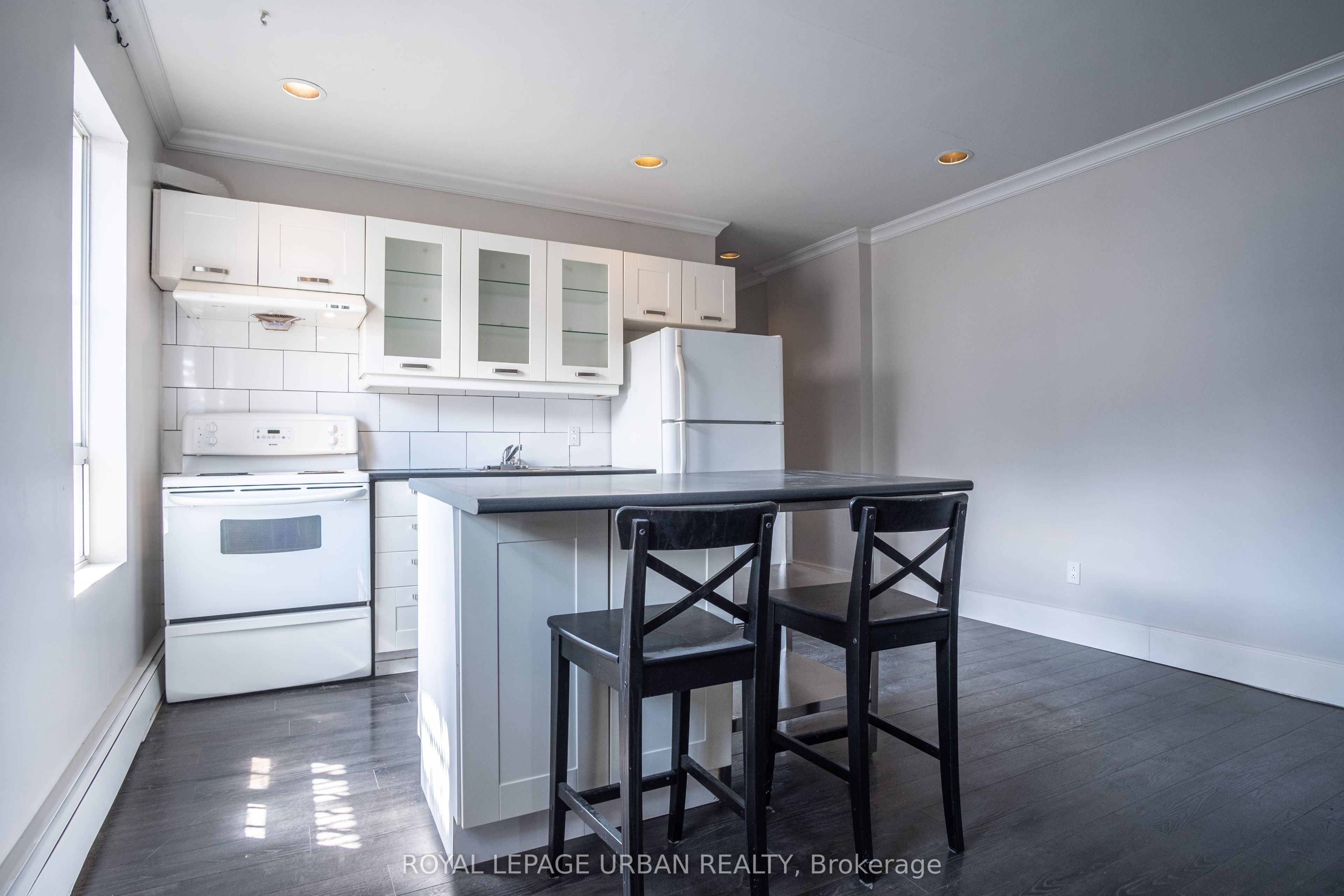 636 Danforth Avenue 2, Toronto, ON M4K 1R2