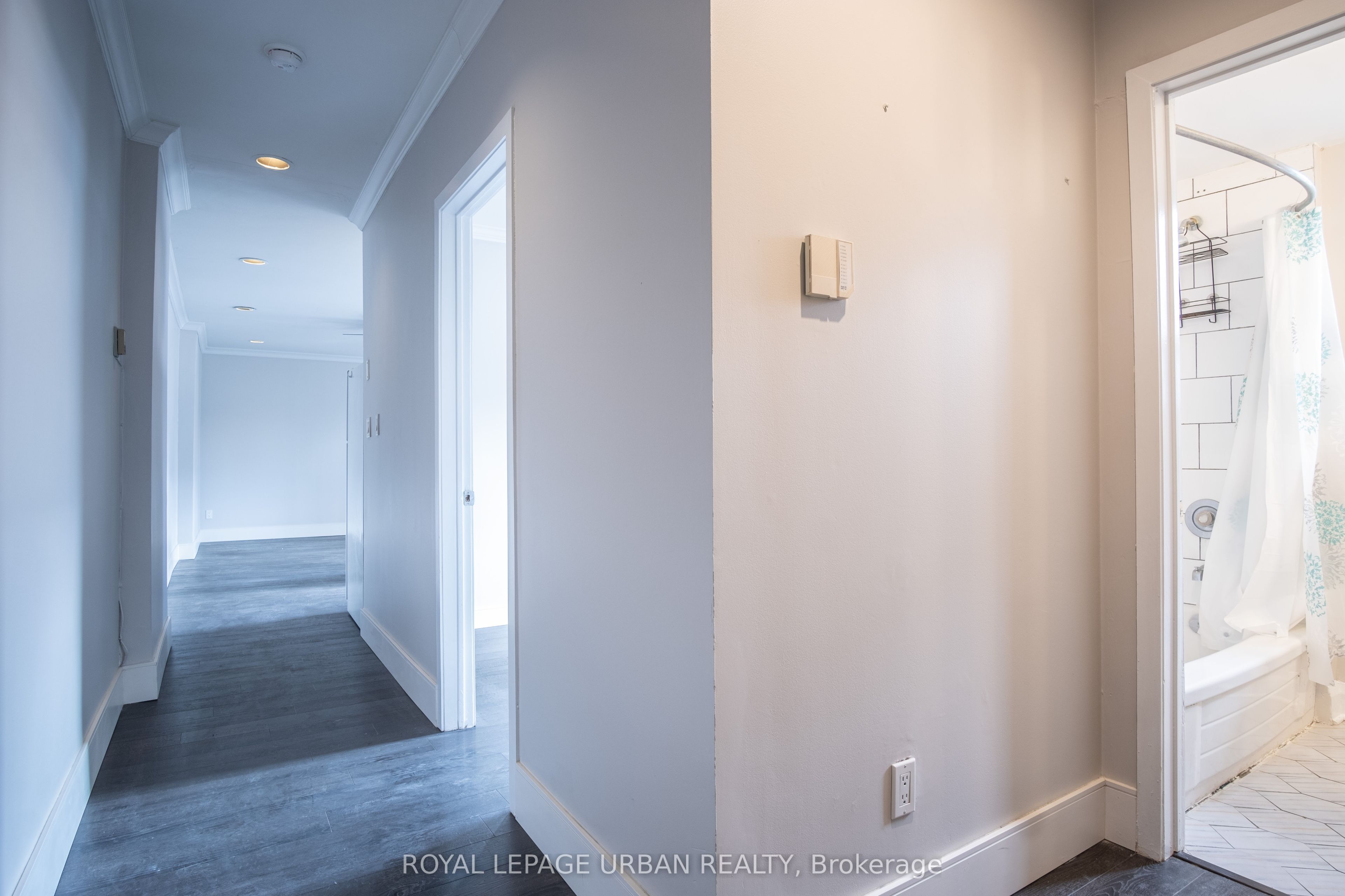 636 Danforth Avenue 2, Toronto, ON M4K 1R2 photo 2