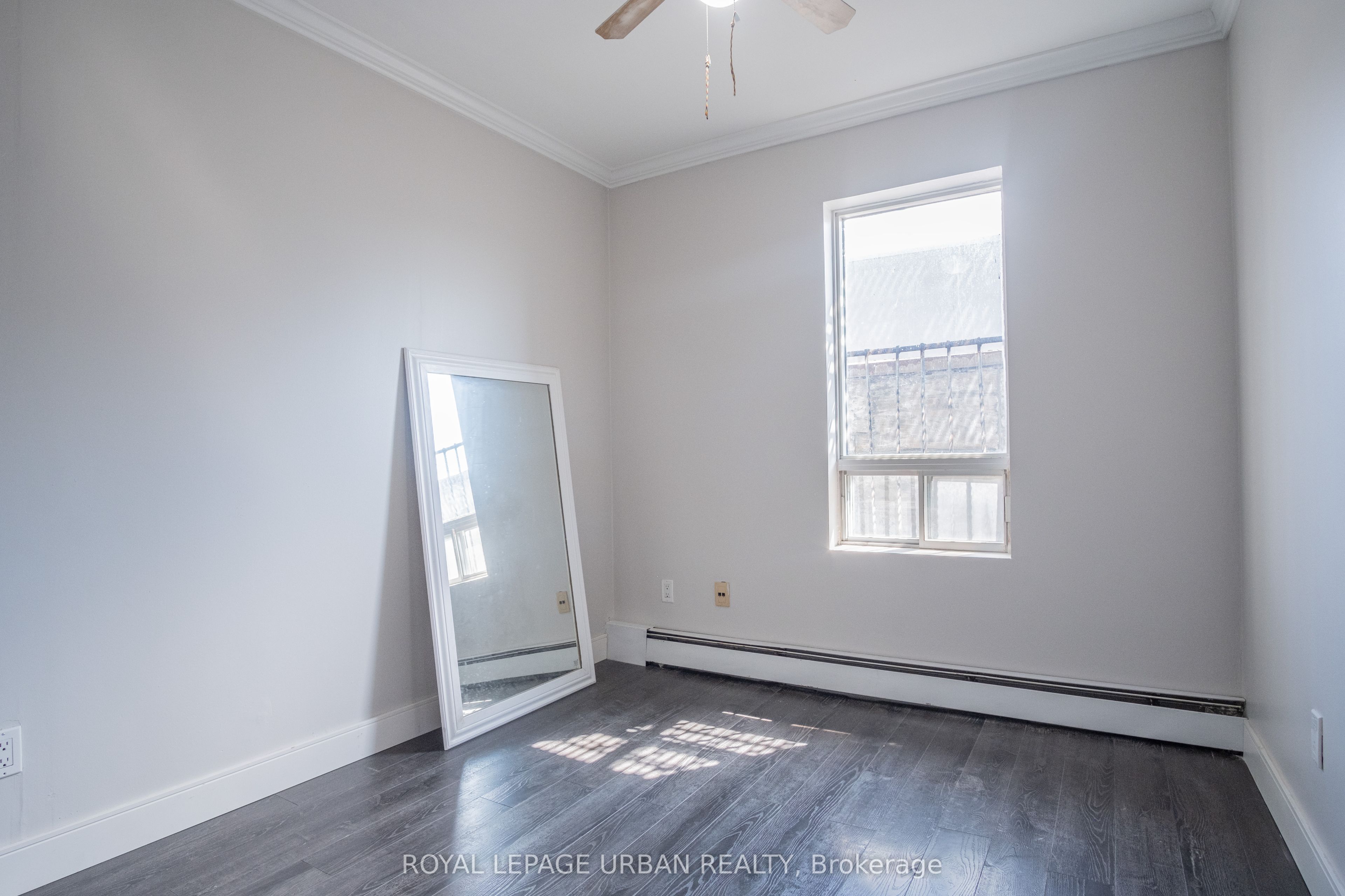 636 Danforth Avenue 2, Toronto, ON M4K 1R2 photo 4
