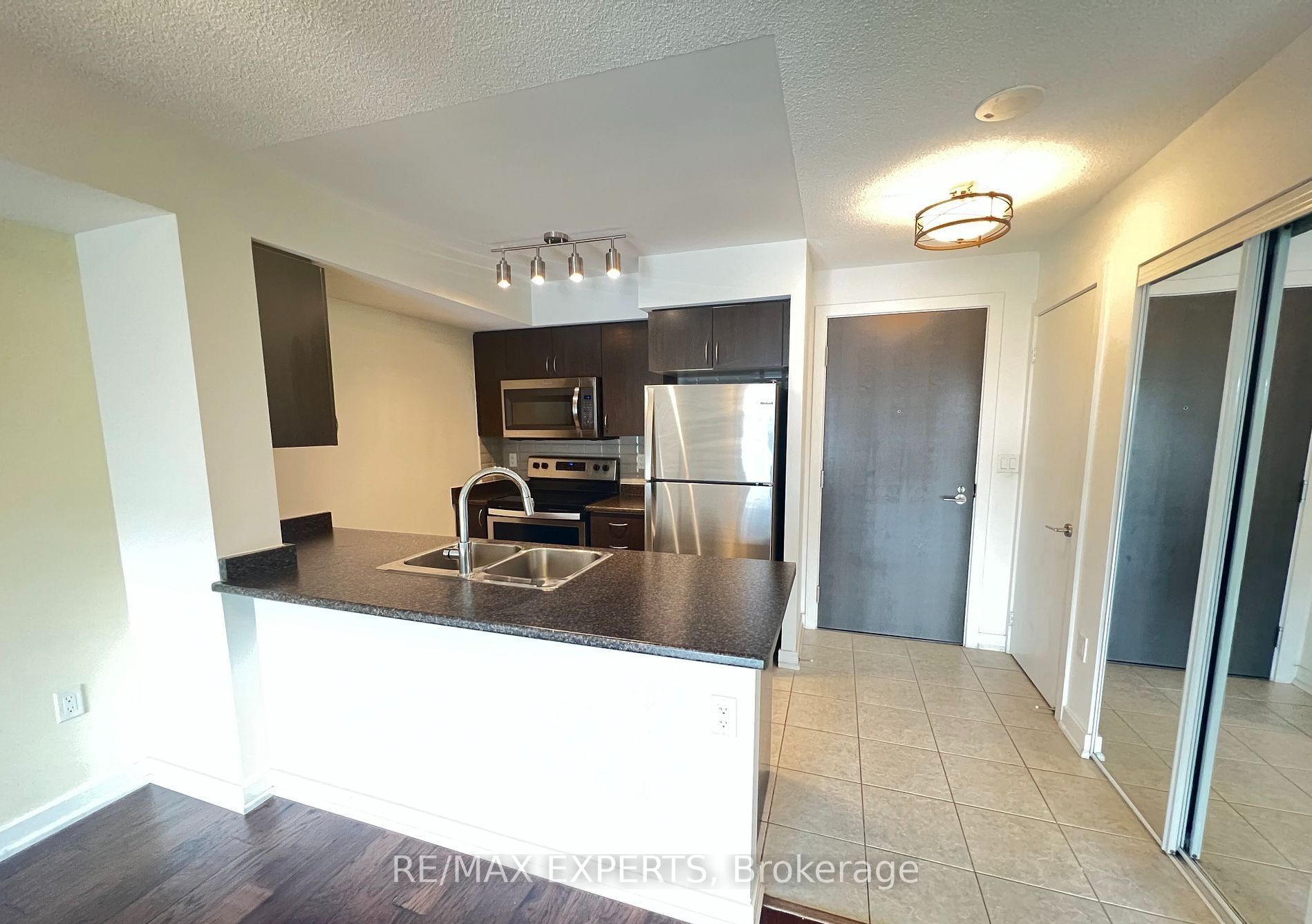 1346 Danforth Road 1216, Toronto, ON M1J 0A9 photo 4