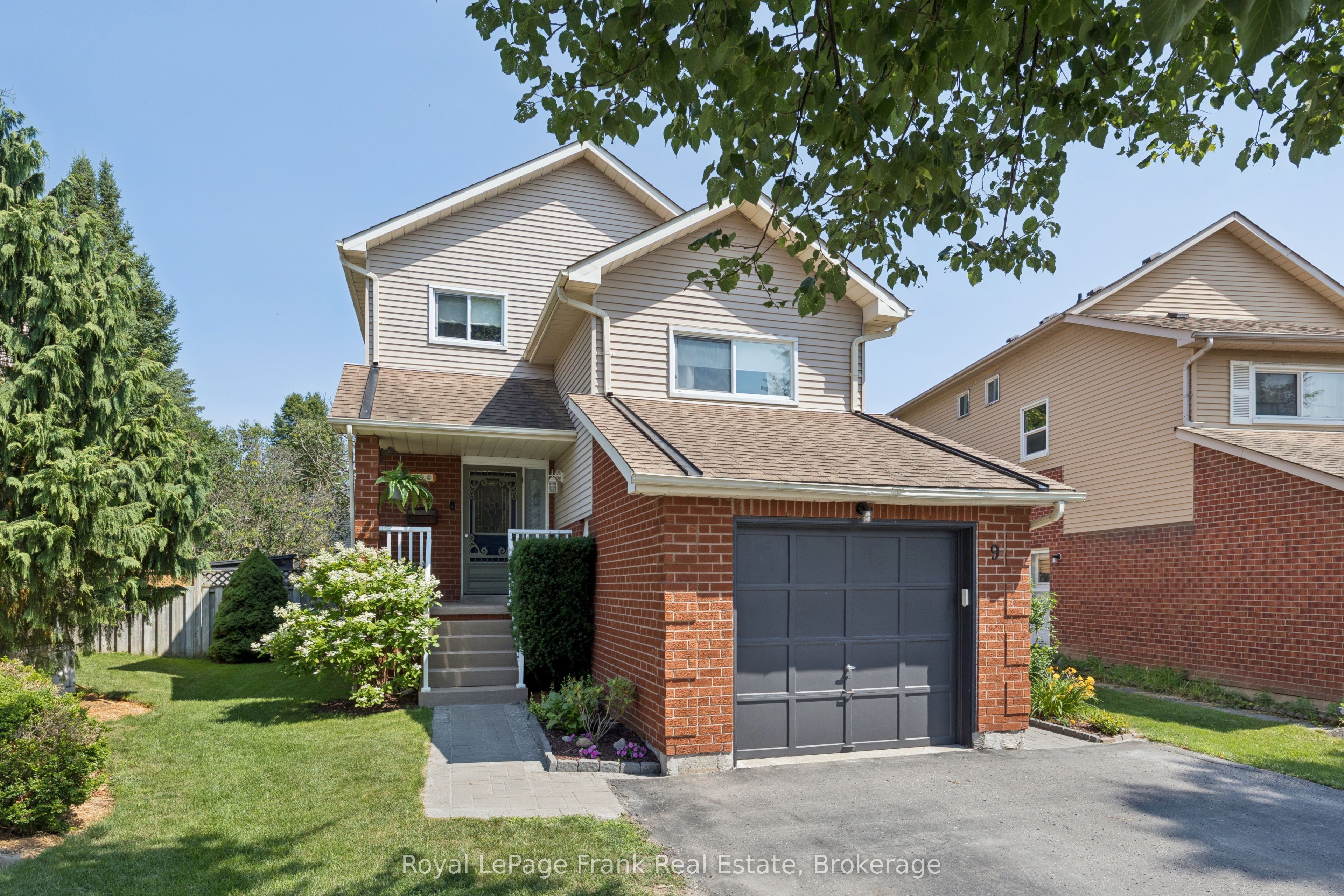 9 Giles Court, Whitby, ON L1N 8T6