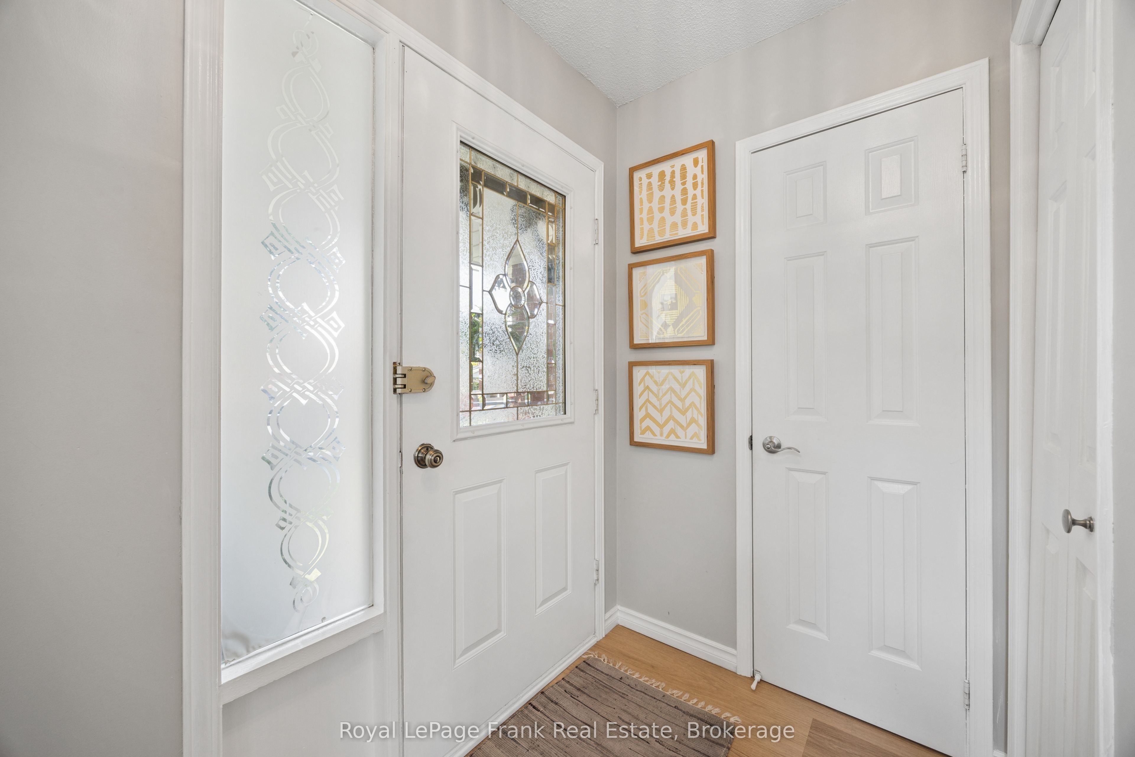 9 Giles Court, Whitby, ON L1N 8T6 photo 3