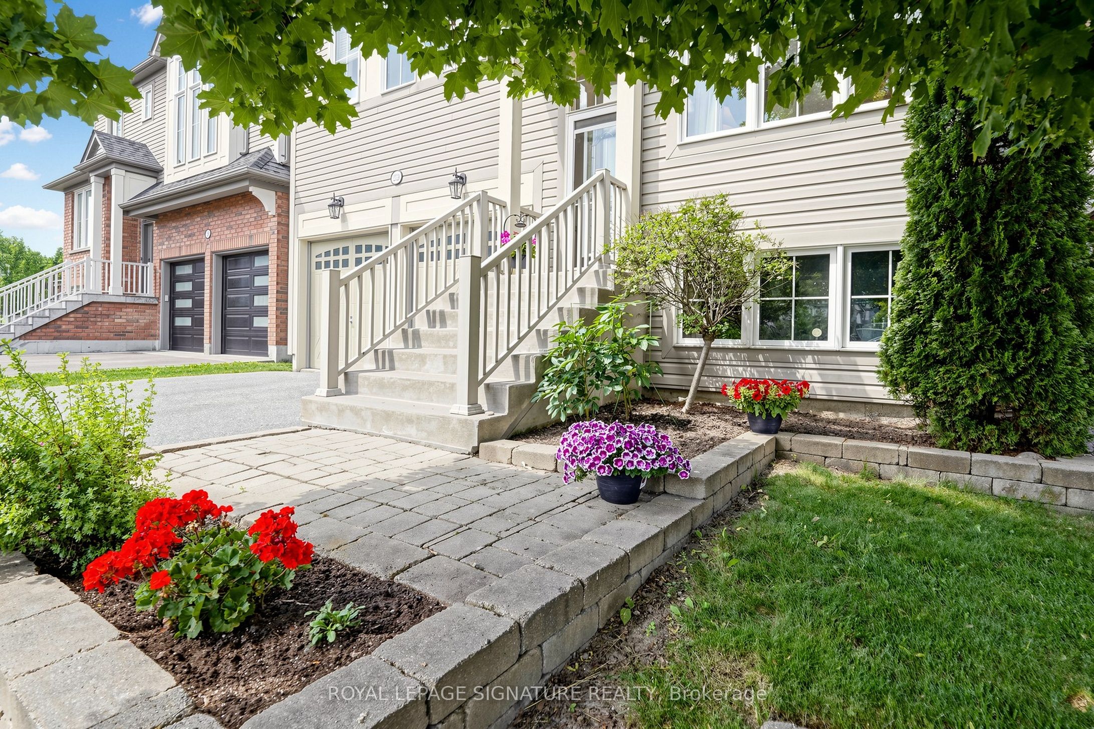 2339 Pilgrim Square, Oshawa, ON L1L 0C1 photo 2