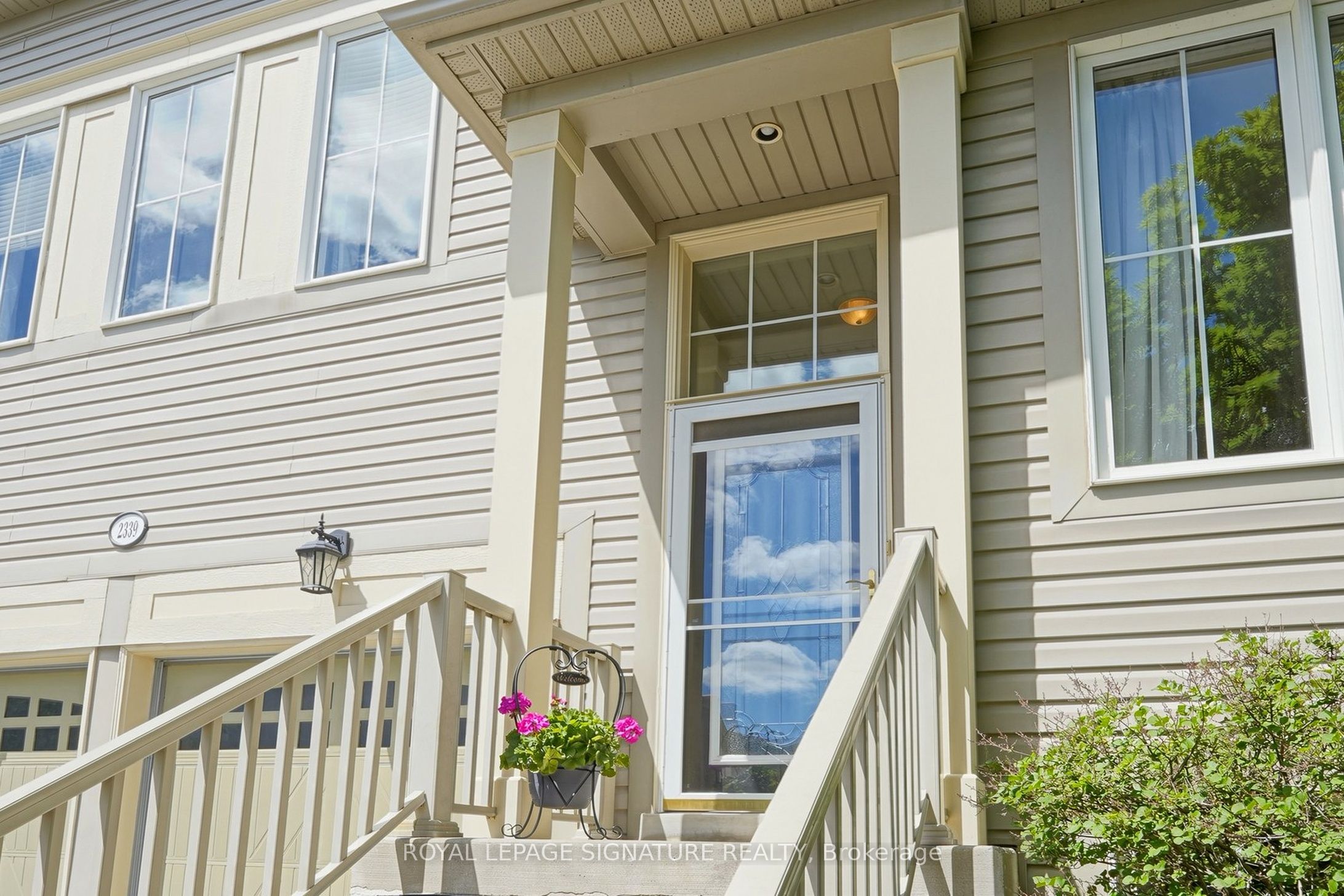 2339 Pilgrim Square, Oshawa, ON L1L 0C1 photo 4