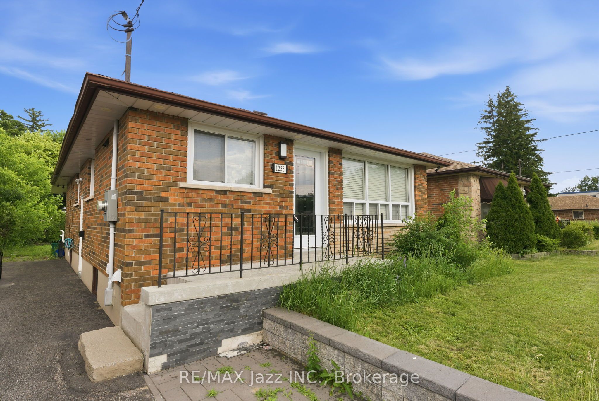 1235 Somerville Street LOWER, Oshawa, ON L1G 4L1