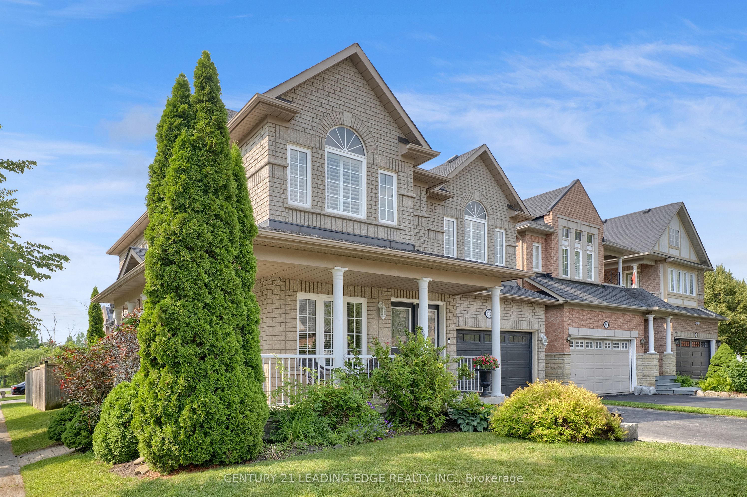 319 Mapleview Court, Pickering, ON L1X 2X3 photo 2