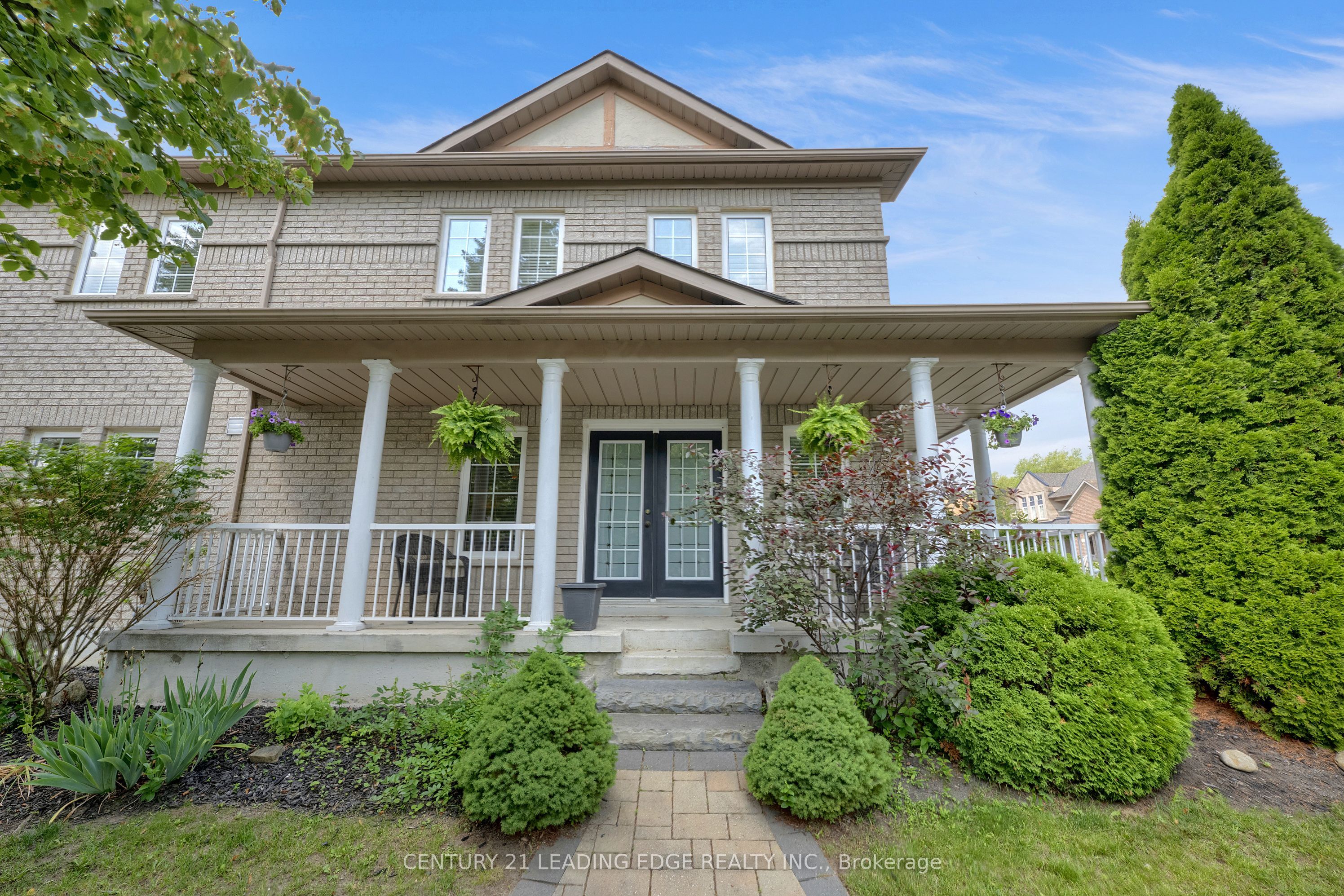 319 Mapleview Court, Pickering, ON L1X 2X3 photo 3