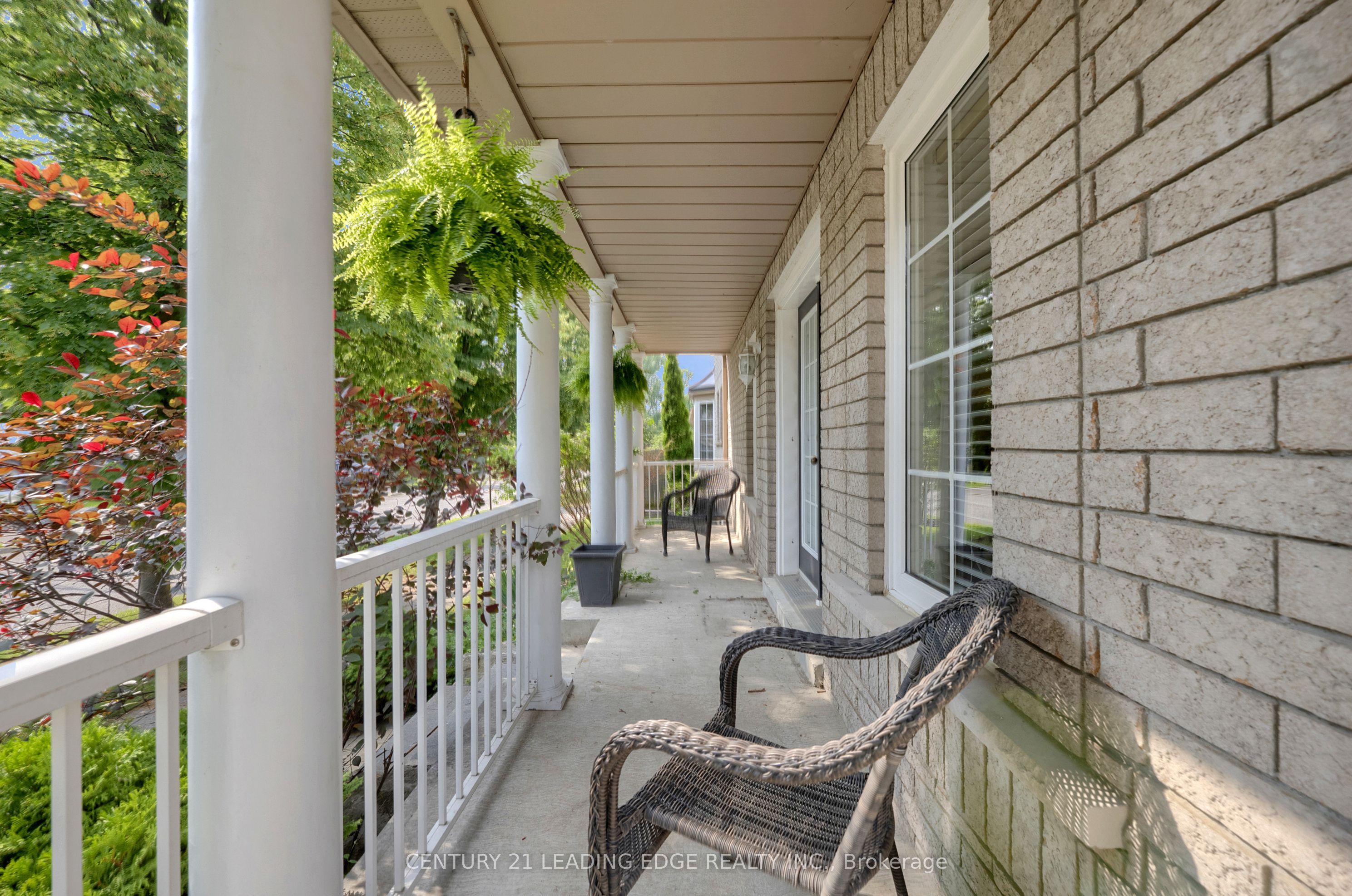 319 Mapleview Court, Pickering, ON L1X 2X3 photo 4