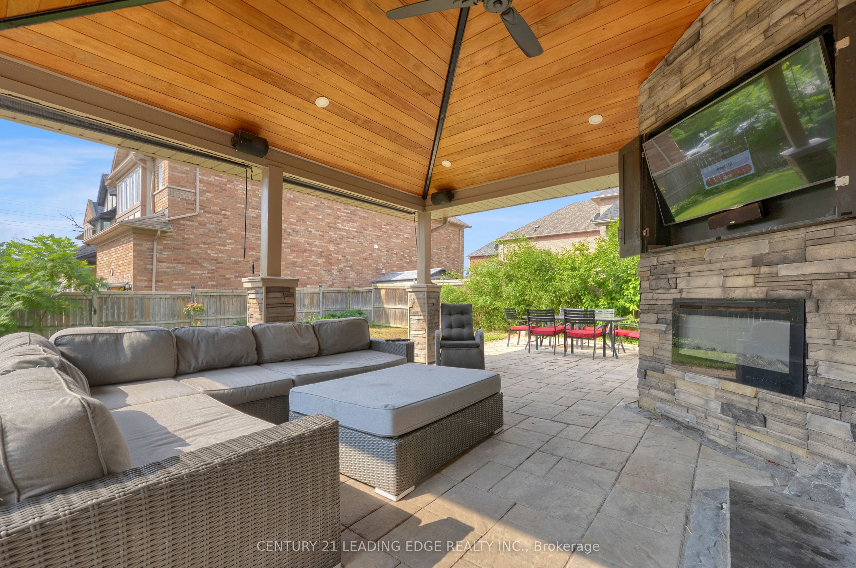 319 Mapleview Court, Pickering, ON L1X 2X3 photo 5