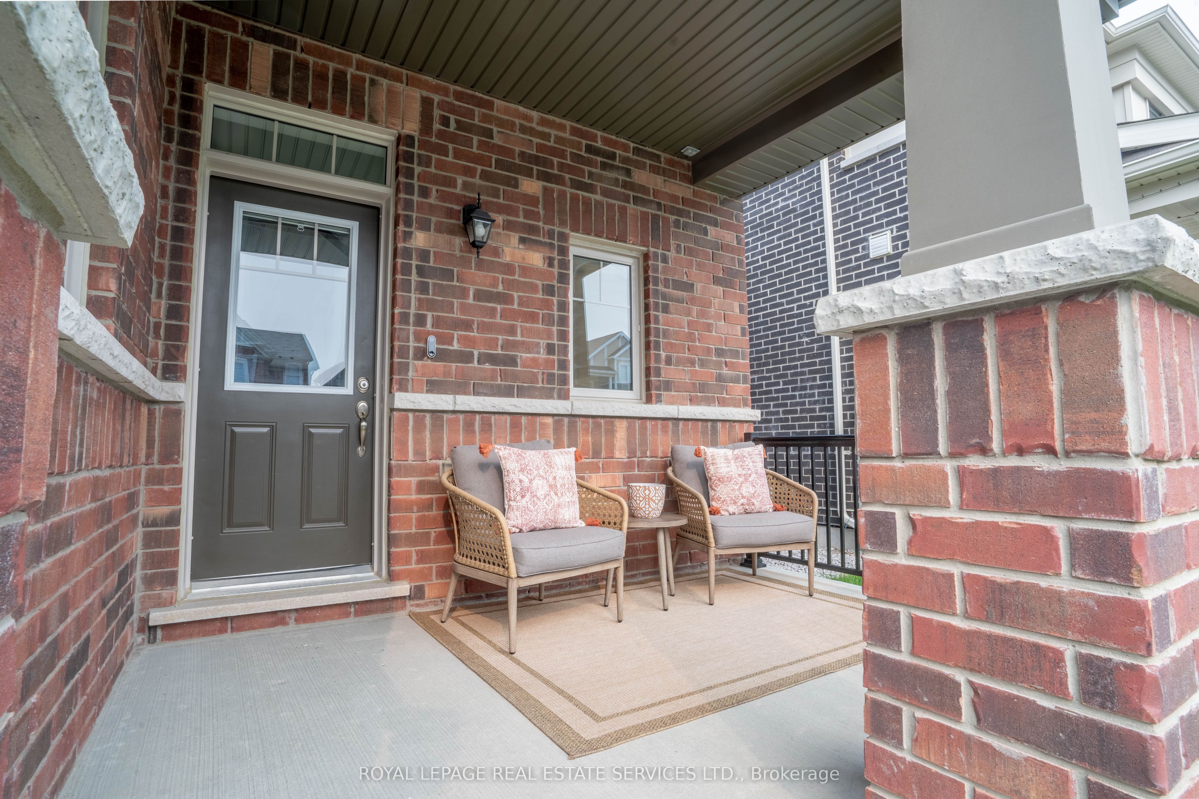 84 Barkerville Drive, Whitby, ON L1P 0L8 photo 2