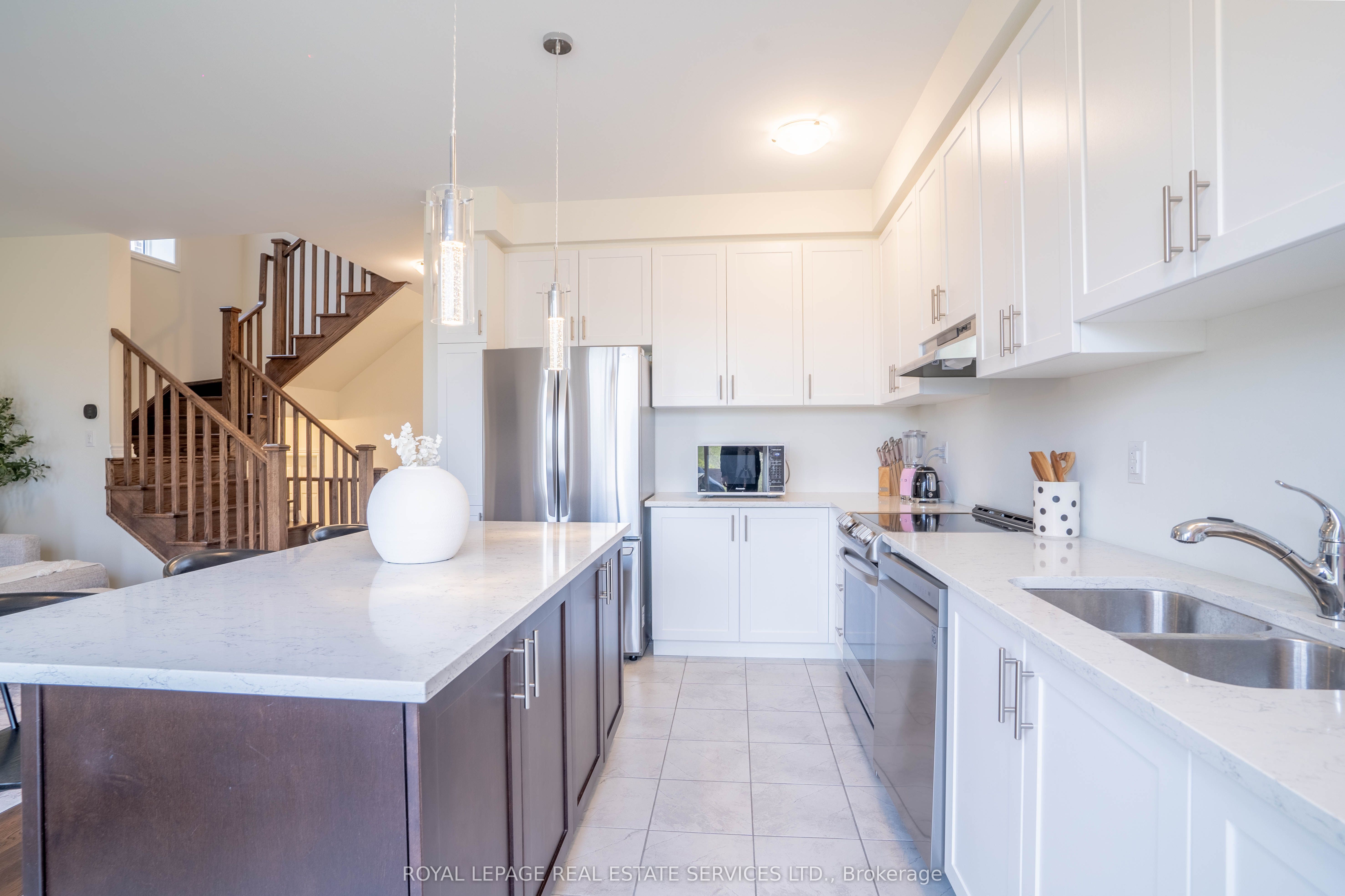 84 Barkerville Drive, Whitby, ON L1P 0L8 photo 5