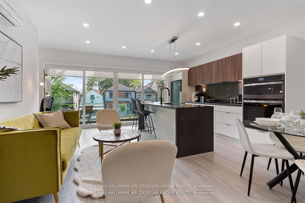 16 Minto Street 2, Toronto, ON M4L 1B6 photo 3