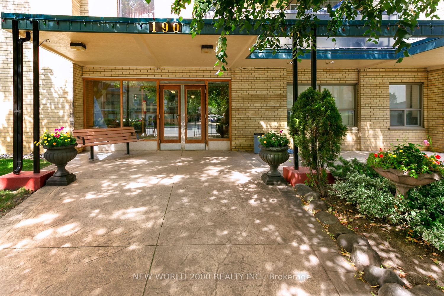 190 Cosburn Avenue 408, Toronto, ON M4J 2M1 photo 5