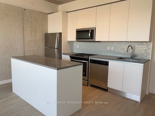 246 Logan Avenue 713, Toronto, ON M4M 0E9 photo 3