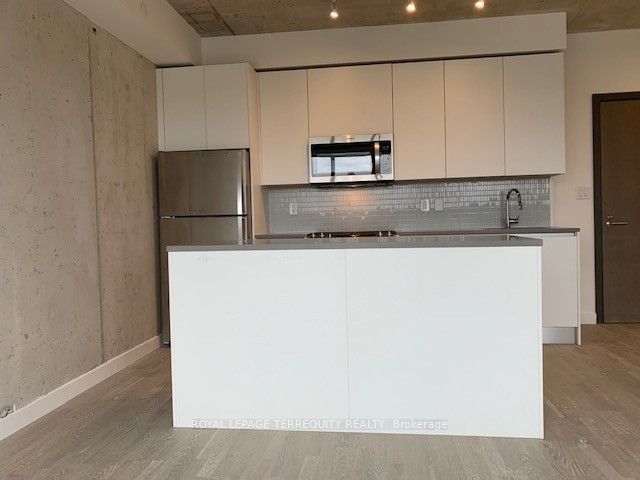 246 Logan Avenue 713, Toronto, ON M4M 0E9 photo 5