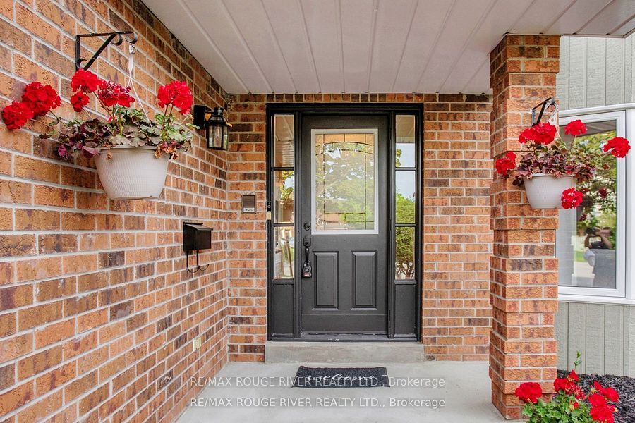 1110 Timber Court, Pickering, ON L1X 1T4 photo 3