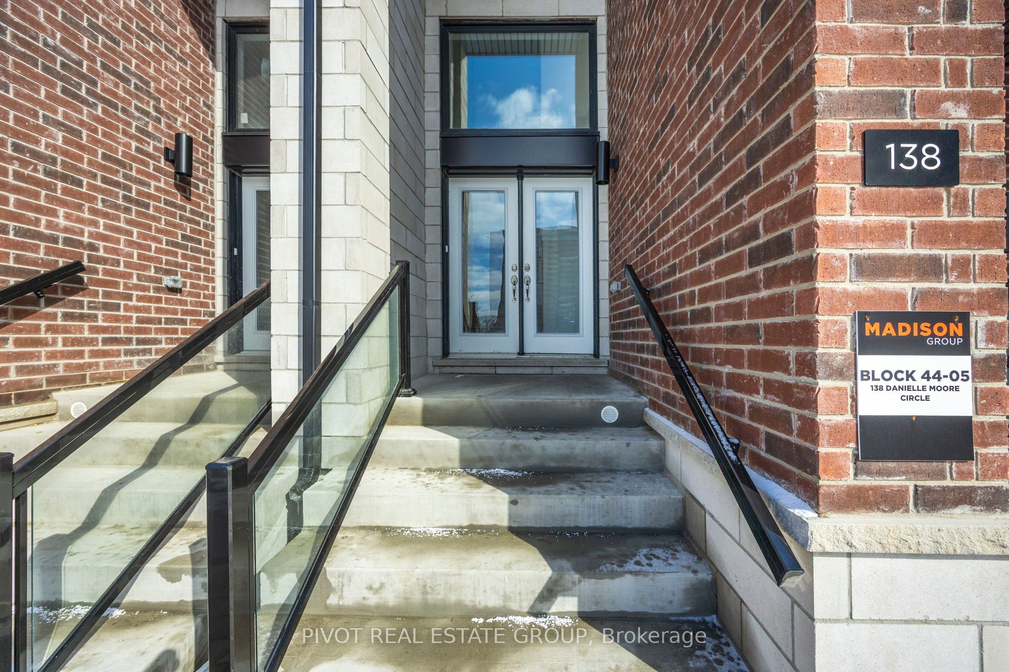 64 Danielle Moore Circle, Toronto, ON M1P 0G9 photo 3