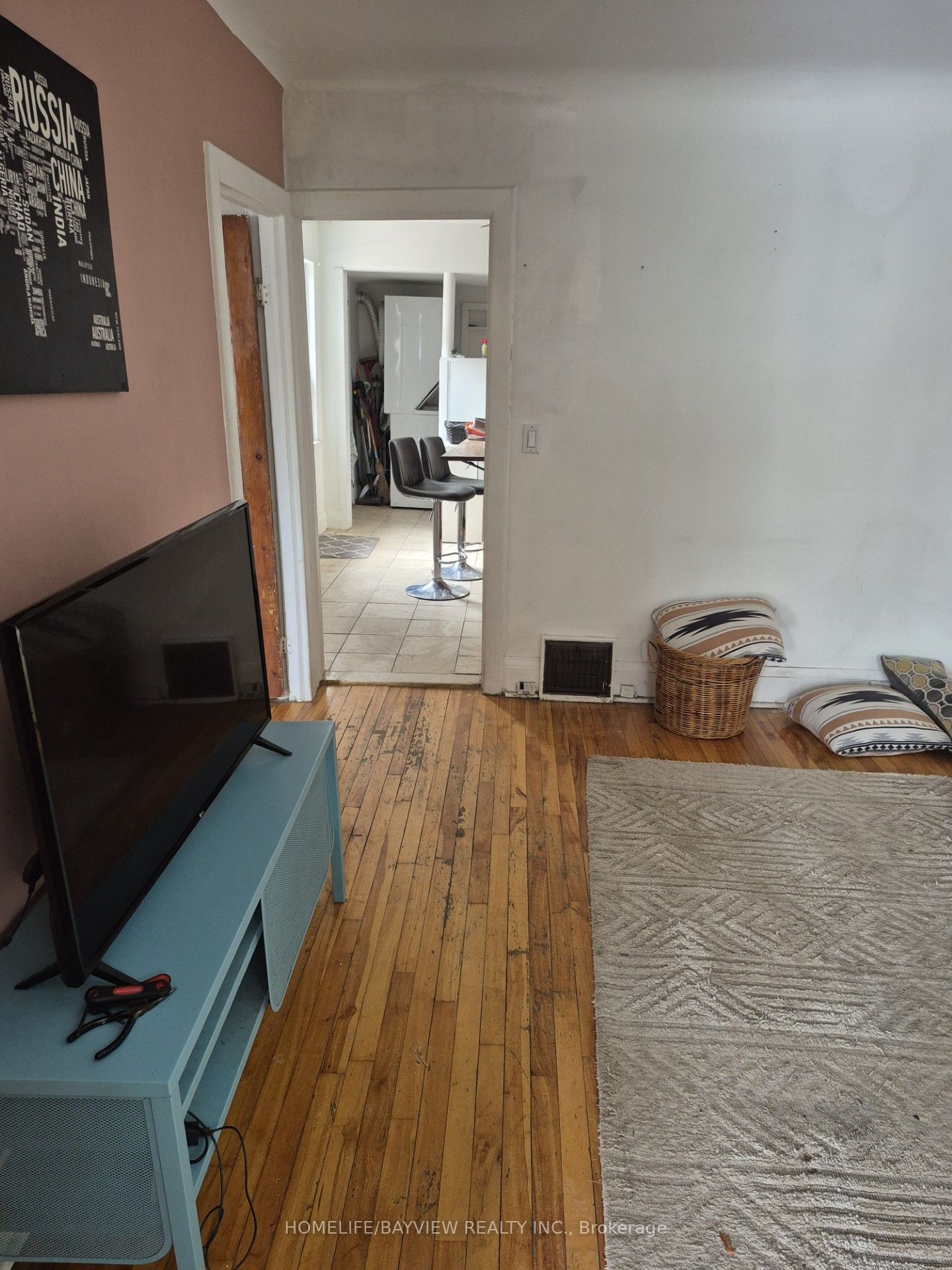 326 Rhodes Avenue E, Toronto, ON M4L 3A3 photo 2