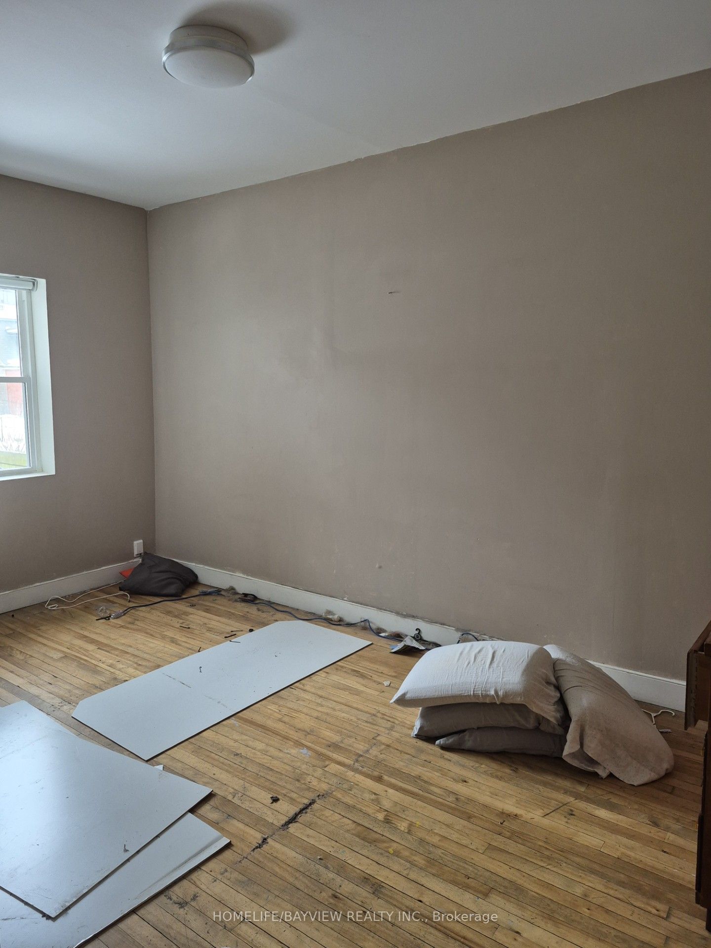 326 Rhodes Avenue E, Toronto, ON M4L 3A3 photo 3
