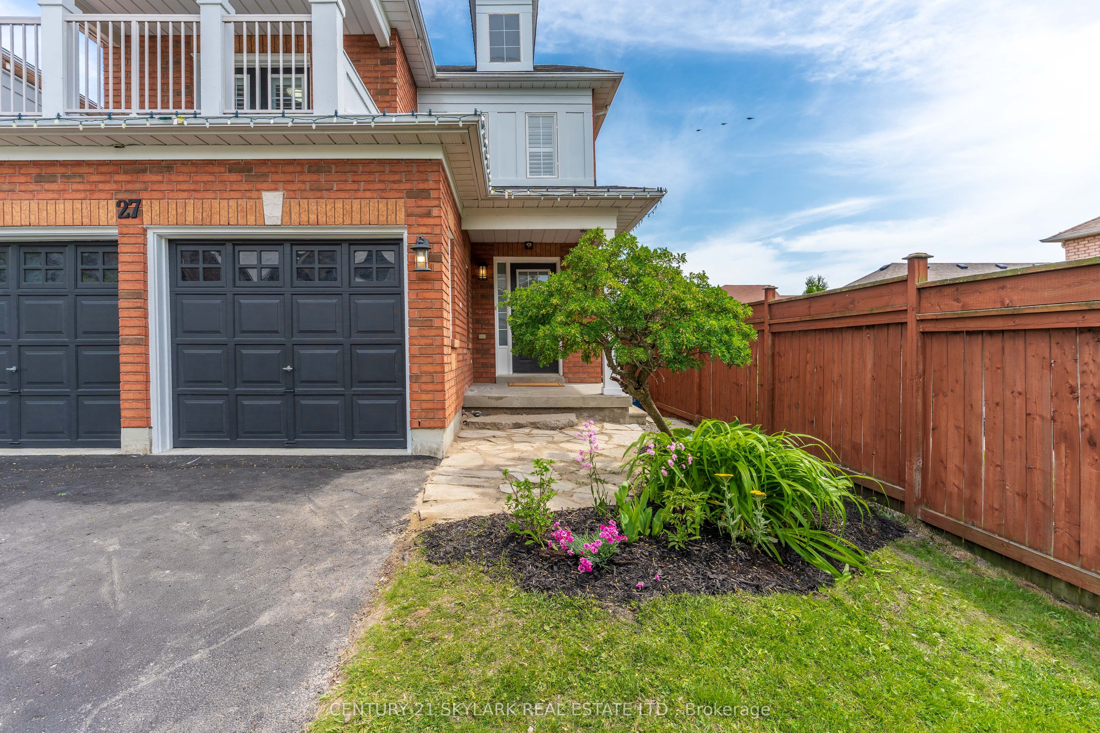 27 Clair Avenue, Whitby, ON L1M 2G8 photo 3