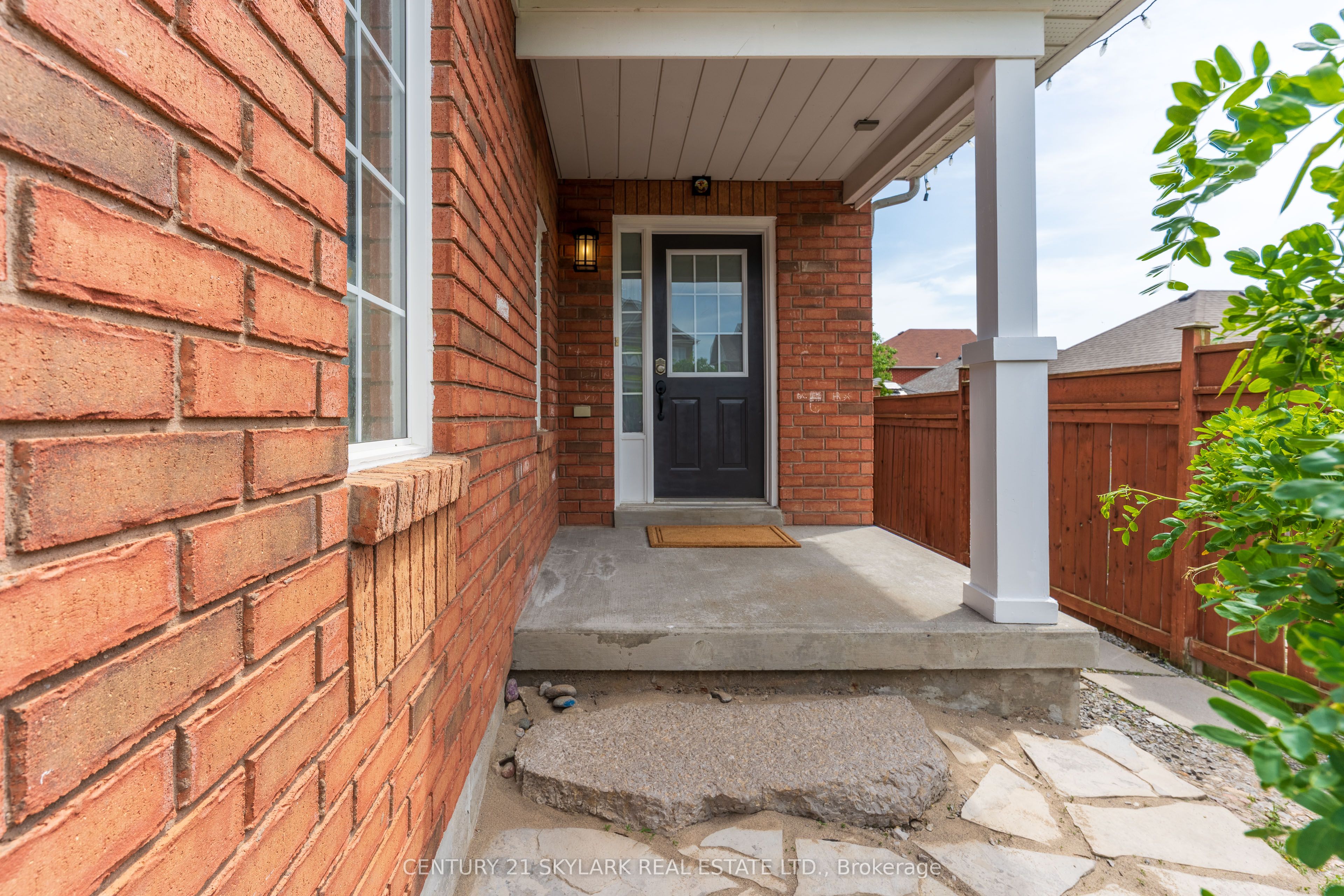 27 Clair Avenue, Whitby, ON L1M 2G8 photo 4