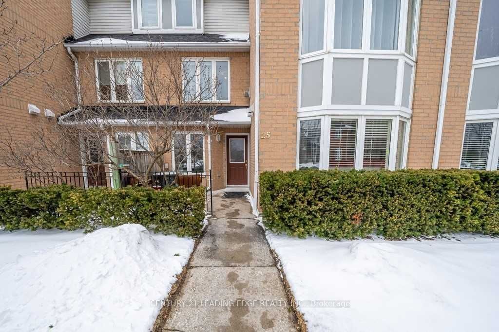 25 Mondeo Drive, Toronto, ON M1P 5B6 photo 3
